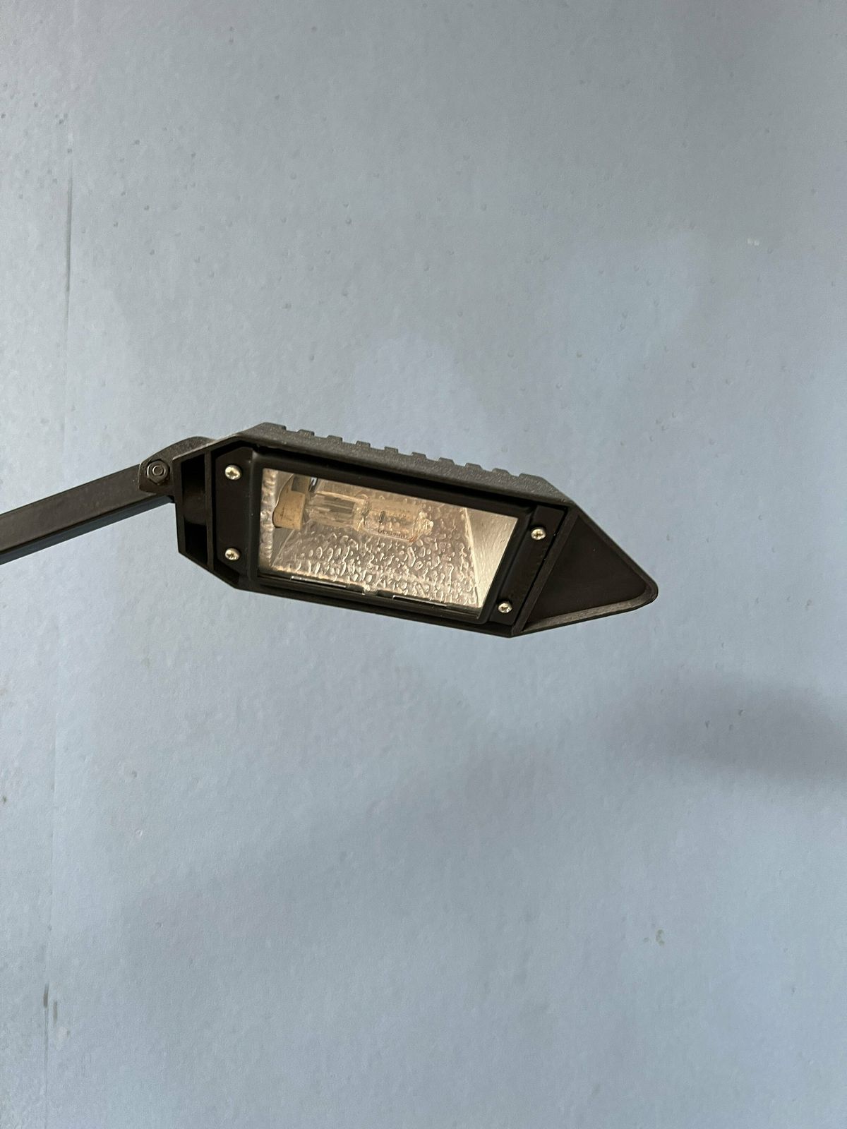 photo for sale Postmodern Jaren '80 Flamingo Bureaulamp Van Fridolin Naef Voor Luxo