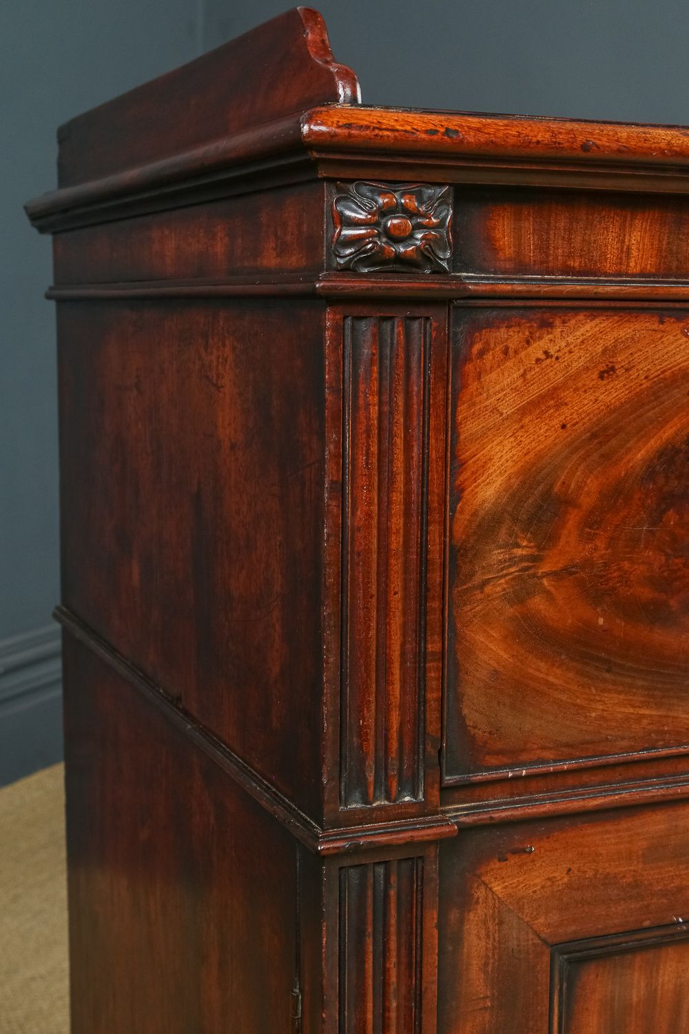 photo vintage English Regency Flame Mahogany Secretaire Desk Bureau Chest Of Drawers By Gillows Of Lancaster (Circa 1830)