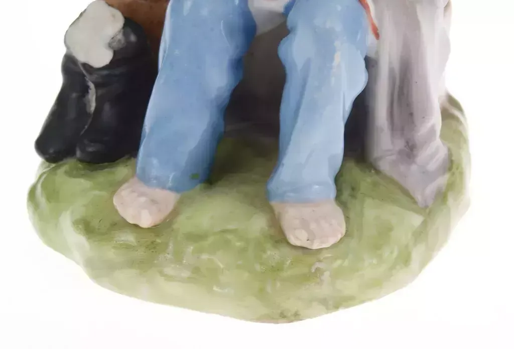 20th Century 20`s Russia Verbilki Porcelain Figure Man With Bread photo furniture