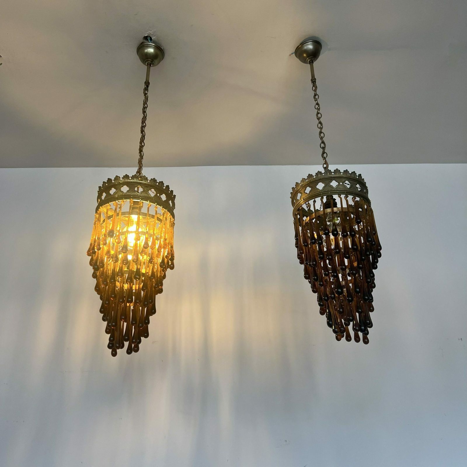 photo furniture Antique Brass Waterfall Chandelier With Brown Glass Teardrops