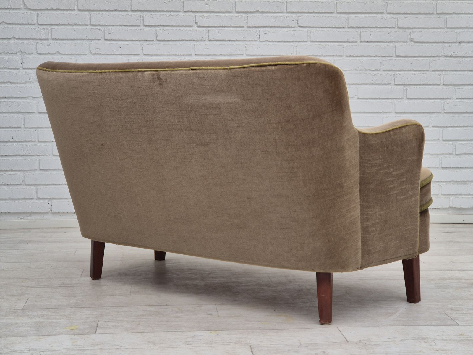 Meubels Deens 2 Zits Bankstel, Ca. Jaren 1960, Meubilairvelours Bekleding, Beukenhouten Poten. photo