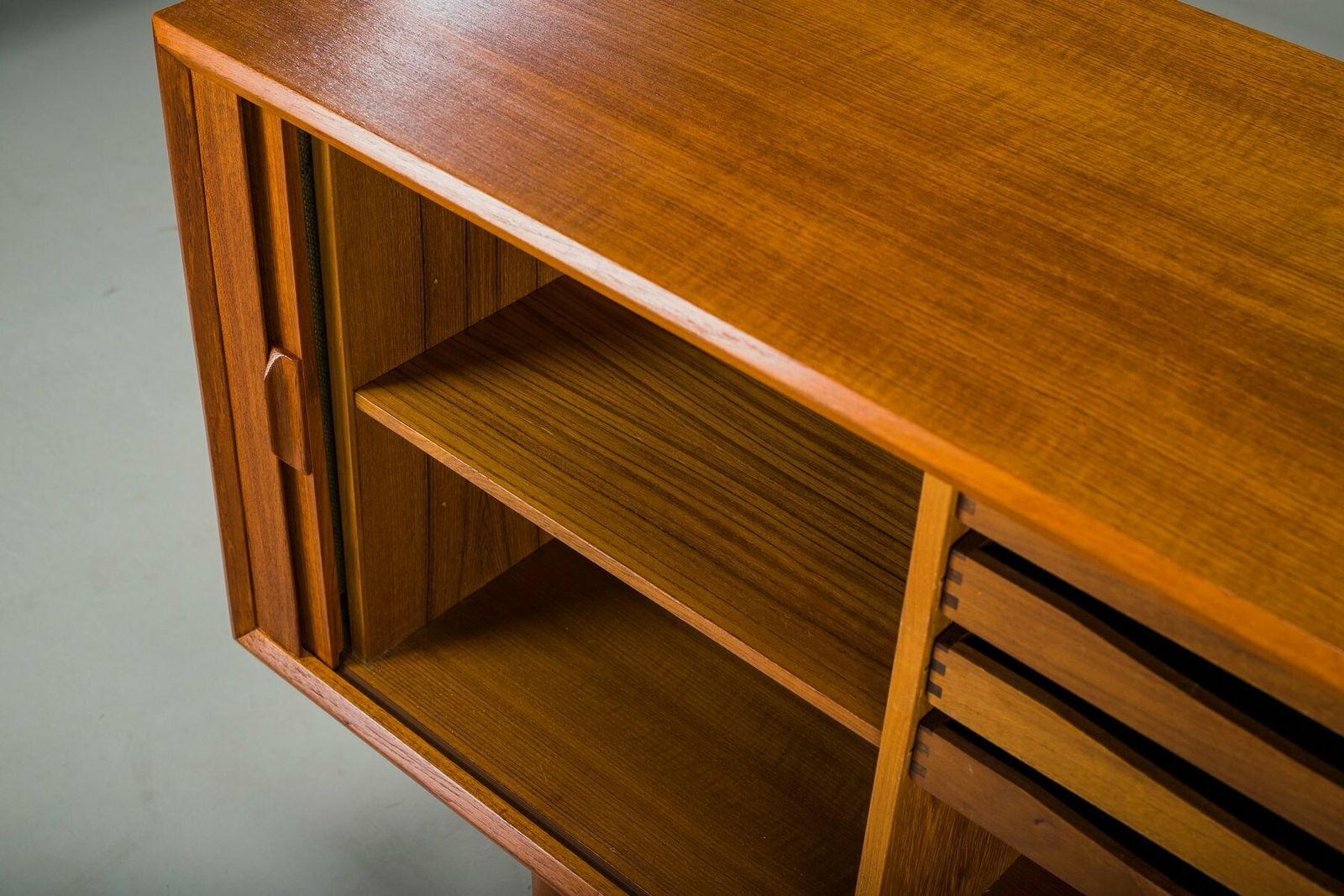Svend Aage Larsen Zugeschriebenes Teak Sideboard Für Faarup Furniture Factory, Dänemark, 1960er photo vinterior
