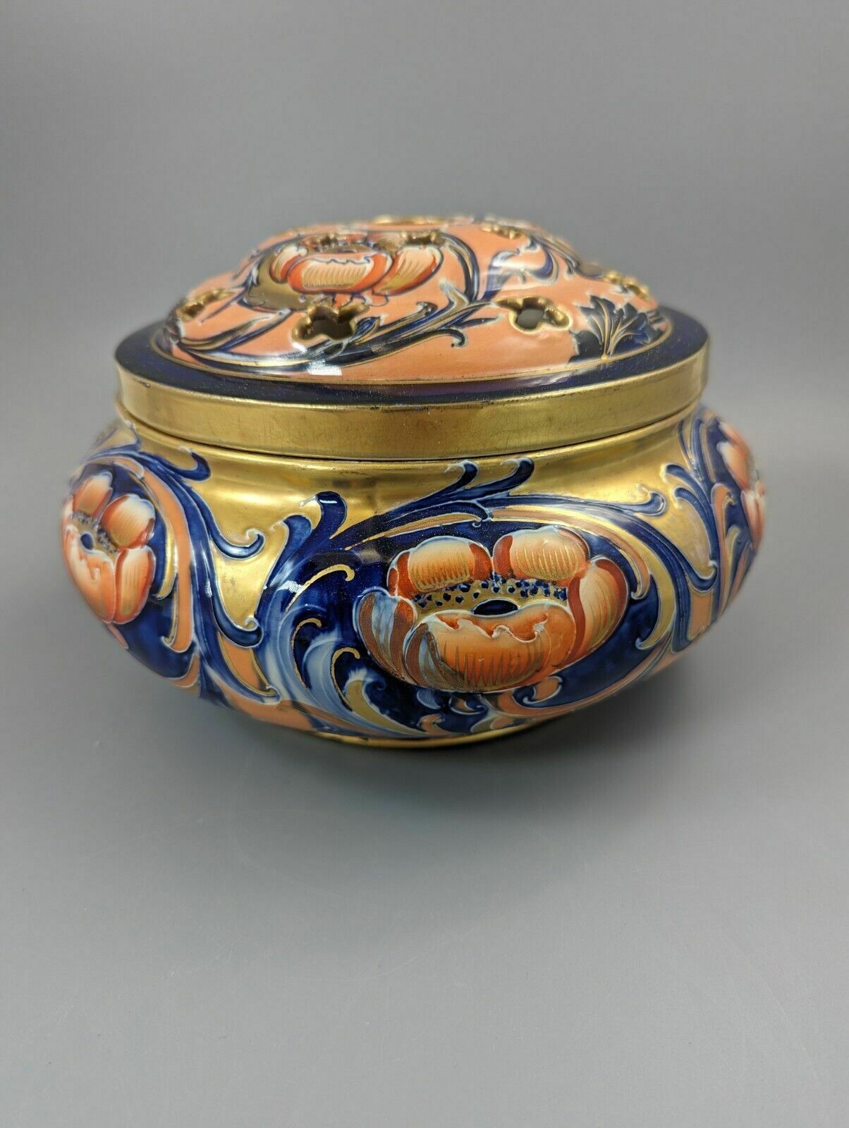 A Very Large Moorcroft Macintyre & Co Pot Pourri And Lid, C.1904 1913 photo for sale