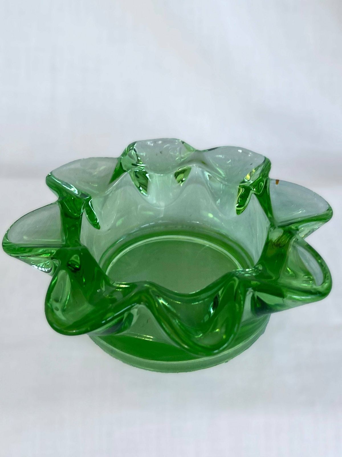 Sklo Union Czech Vintage Art Glass 1962. Amethyst Stylised Flower Design Glass Bowl photo furniture
