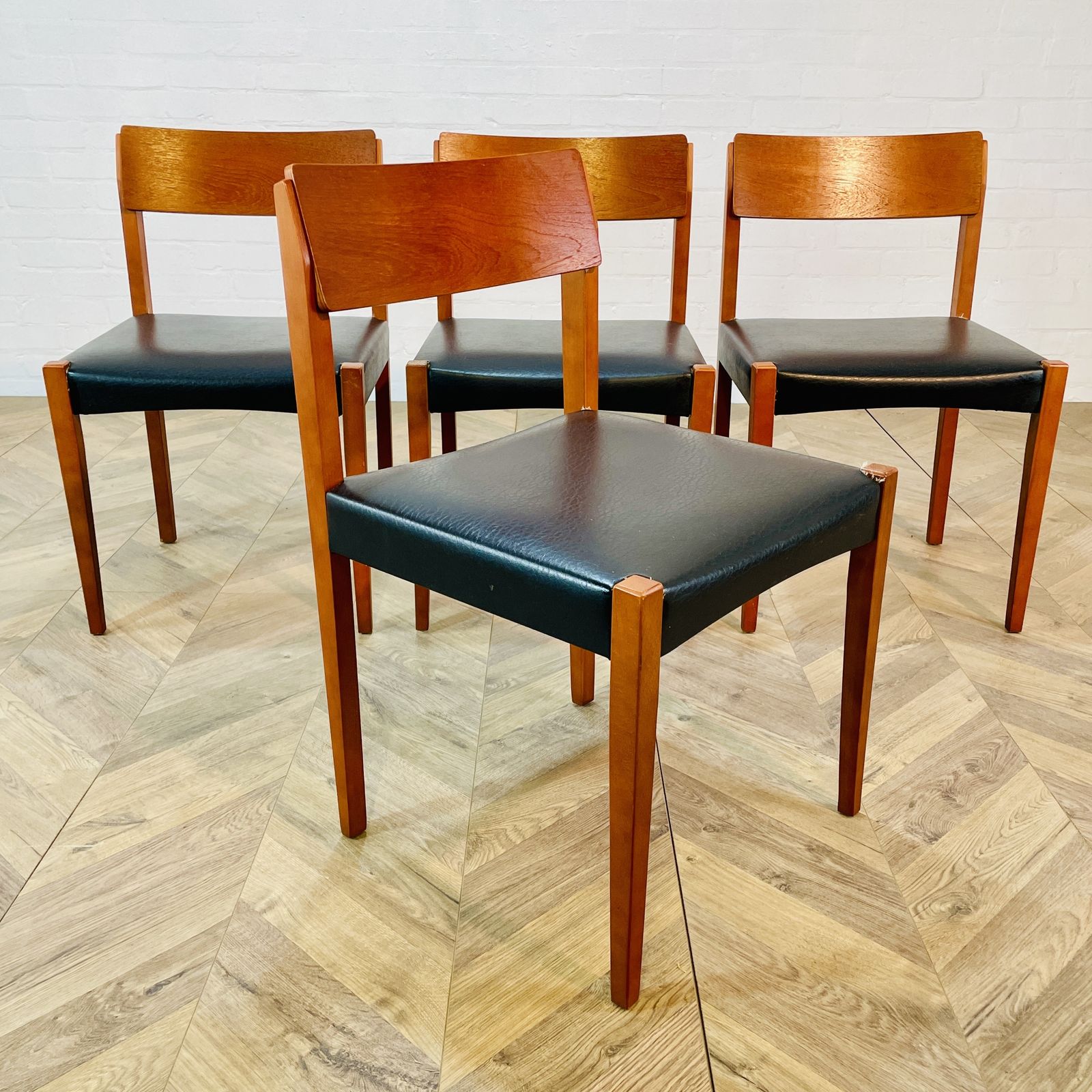 photo vinterior Mid Century Black Vinyl Dining Chairs, After Arne Vodder, Set Of 4, 1970s