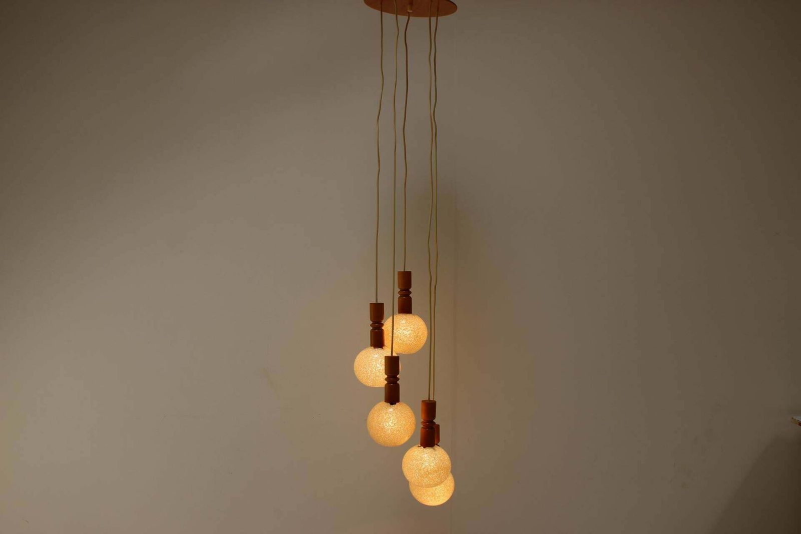 Cascade Hanglamp Uit De Jaren 1970 Met Plastic Kappen, Tsjecho Slowakije photo buy