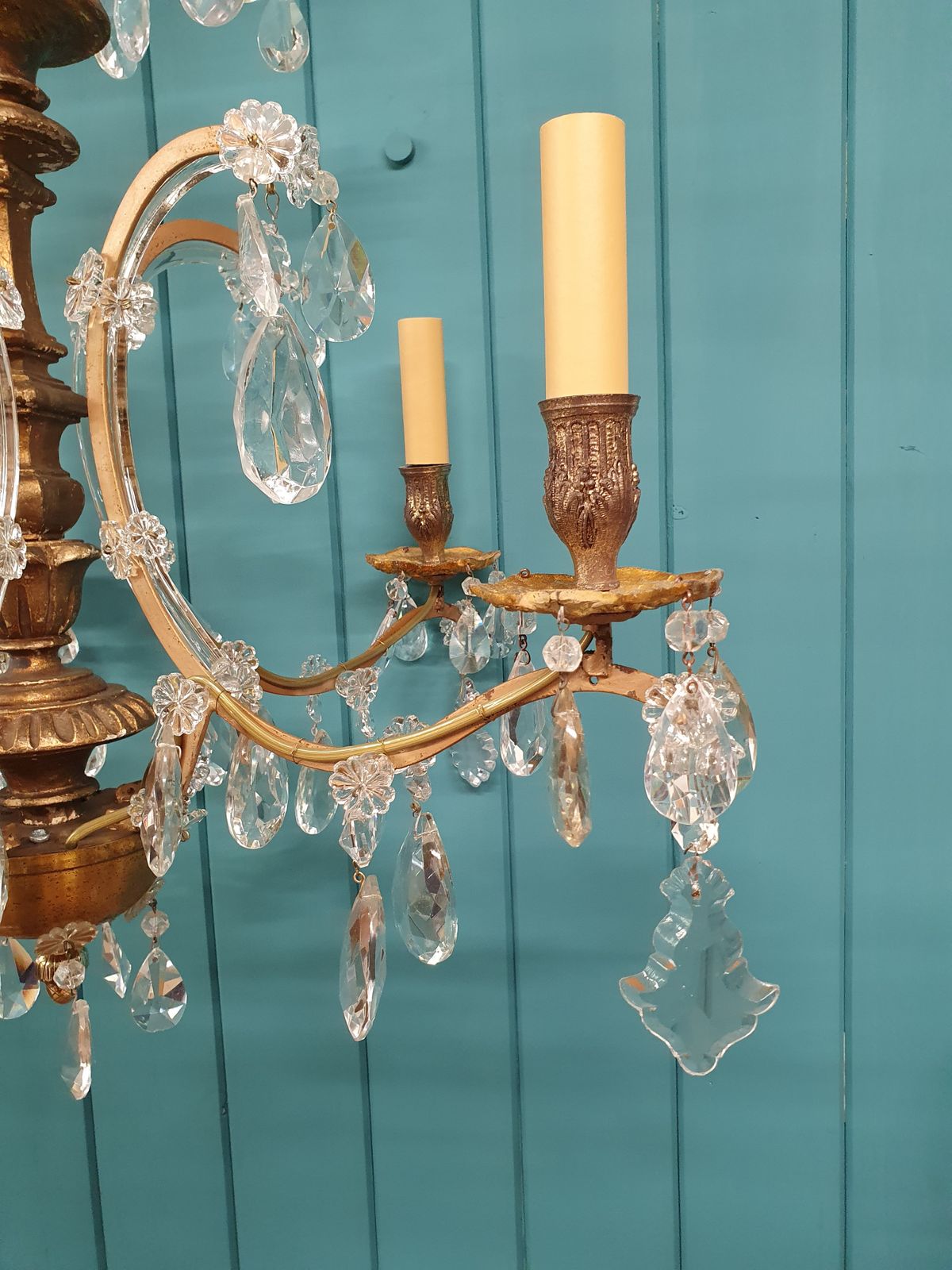 photo furniture Really Unusual Five Arm Chandelier In Wood And Steel 23"