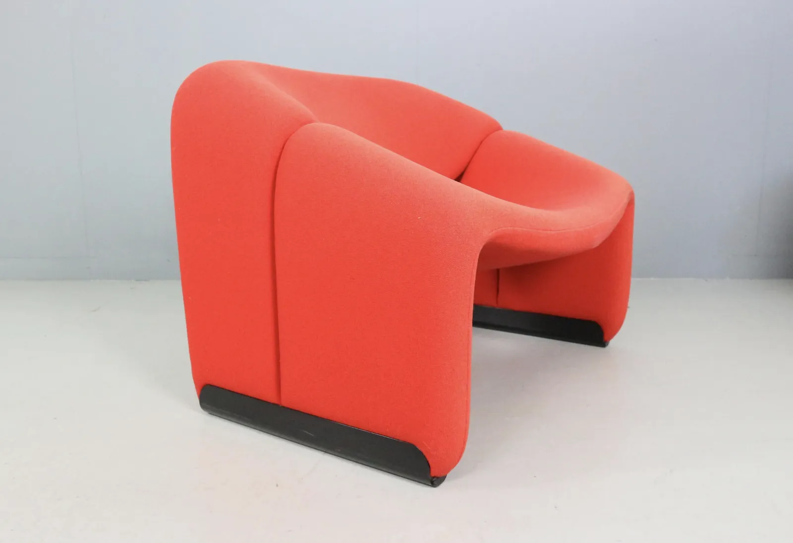 photo for sale Pierre Paulin Set Of 2 F598 Groovy Armchairs For Artifort New Upholstery, 1972
