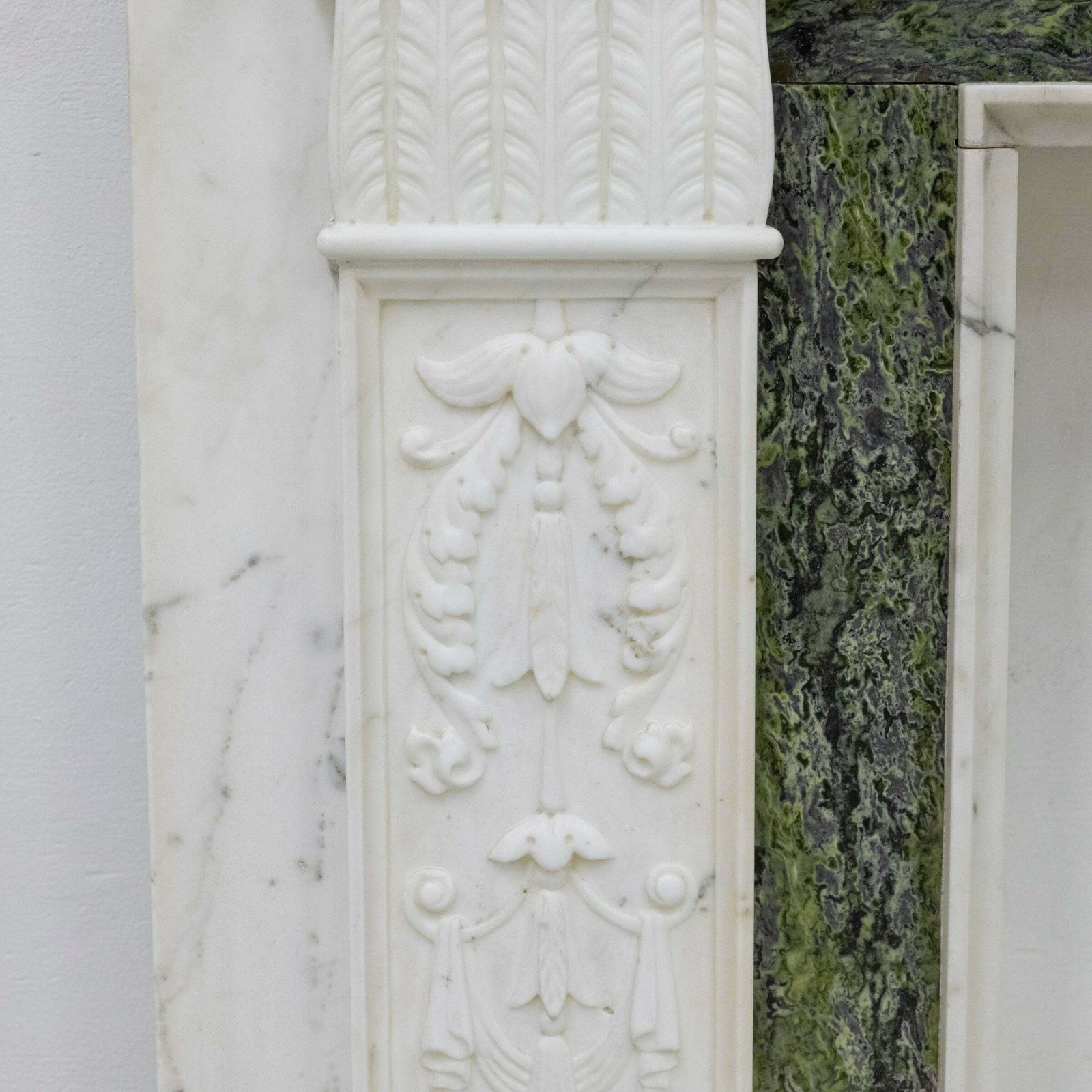 Antique Georgian Chimneypiece With Statuary & Connemara "Irish Green" Marble photo vinterior