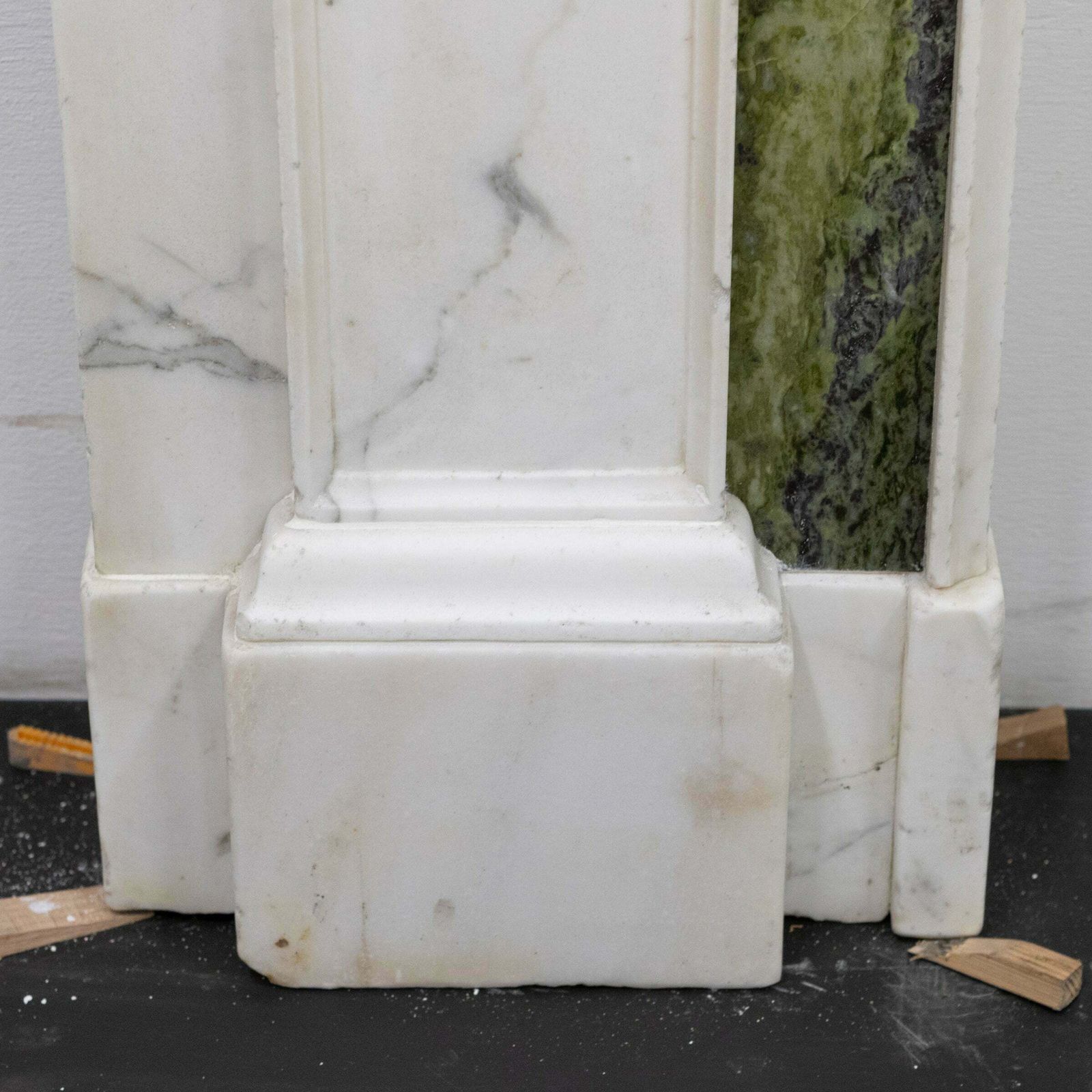 photo furniture Antique Georgian Chimneypiece With Statuary & Connemara "Irish Green" Marble