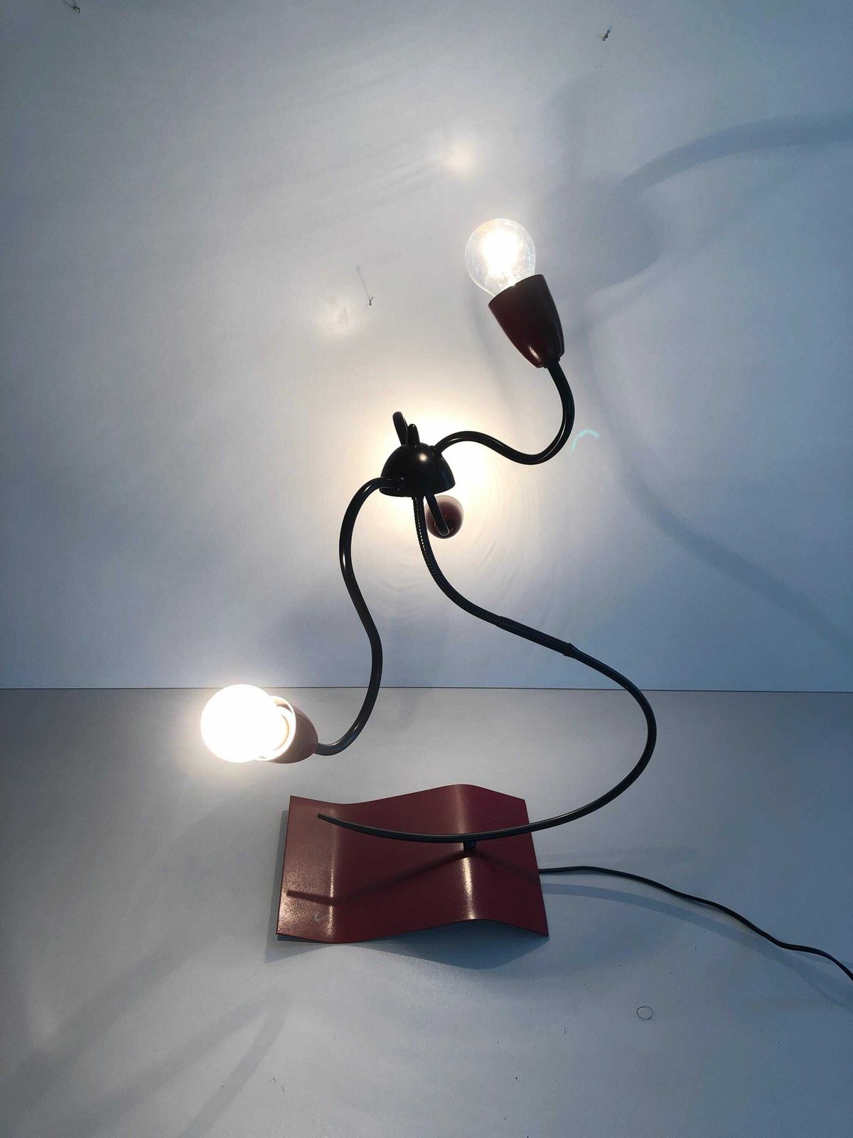 3 Armed Adjustable Bordeaux Metal Rare Atomic Table Lamp, 1970s, France photo vinterior