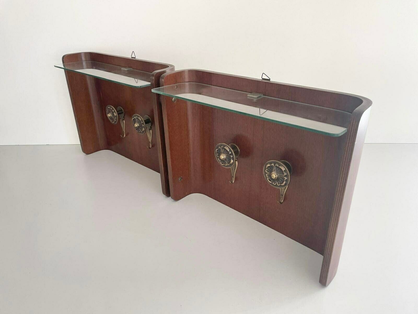 Italian Design Bent Wood Clothes Rack With 4 Brass Hanger And 2 Glass Shelf, Italy, 1960s
