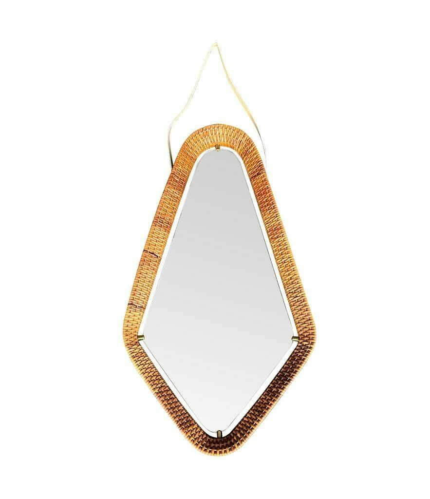 photo vintage An Unusual Italian 1950s Diamond Shaped Rattan And Brass Framed Mirror With Leather Hanging Strap