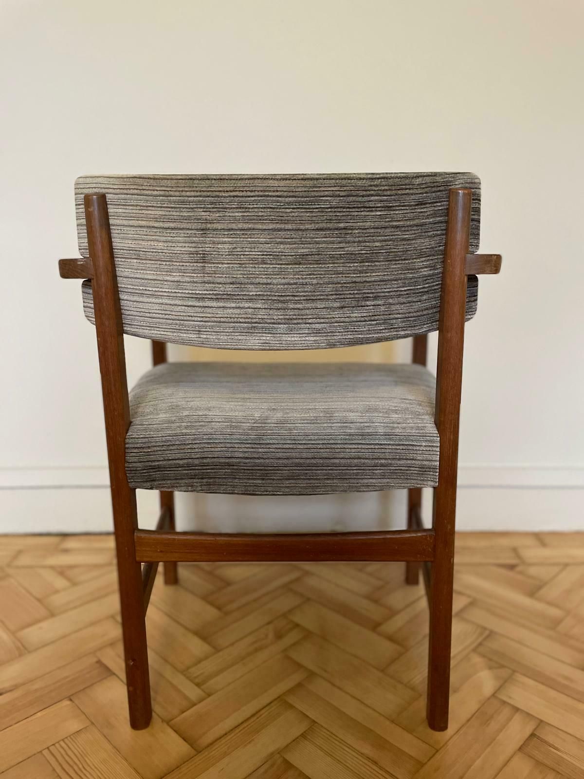Mid Century Robert Heritage For Archie Shine Dining Chairs (Set Of 8) photo furniture