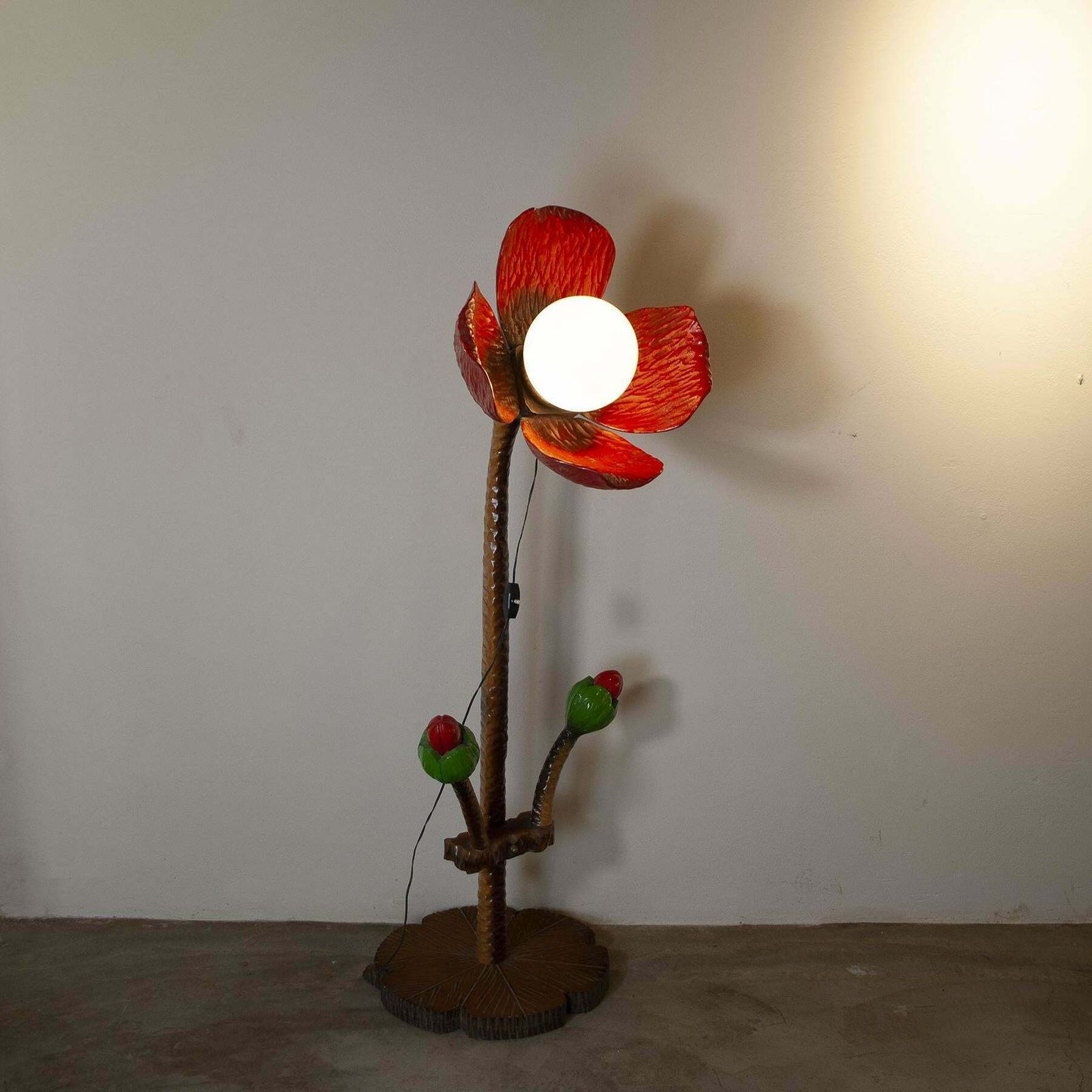 Italian Flower Lamp In Laquered Wood 1960s. photo vintage