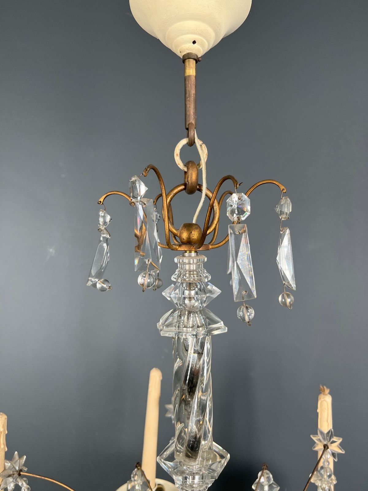 Chandelier In Lacquered And Gilded Sheet Metal And Crystals From Maison Baguès. Circa 1940 photo vinterior