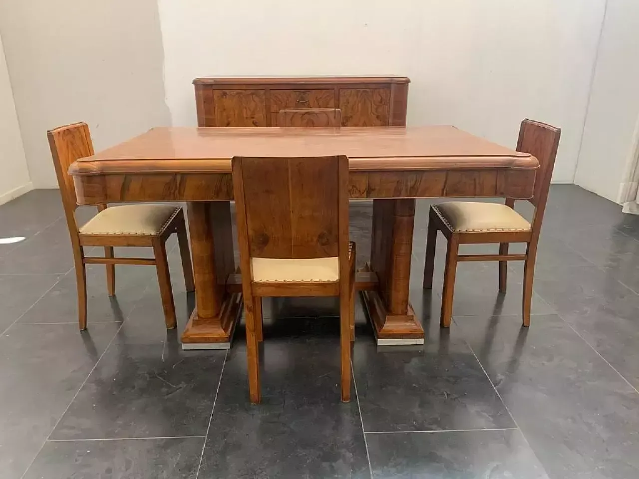 photo furniture 4 Chairs And Table In Walnut And Walnut Feather, 1940s
