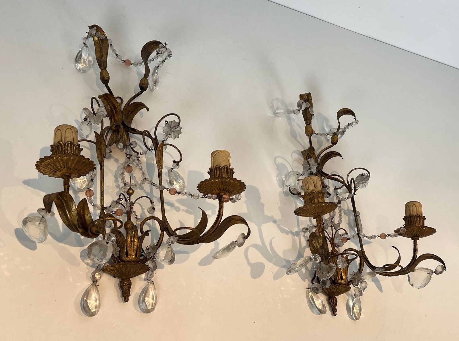photo vinterior Pair Of Wall Lights In Gilded Metal And Crystals In The Style Of Maison Baguès