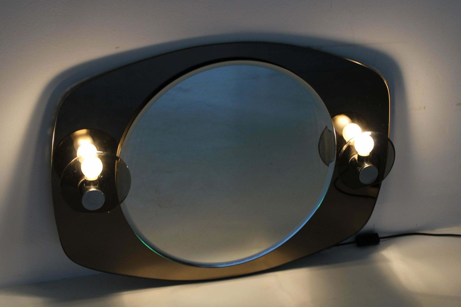 1970s Italian Wall Mirror With Integrated Lights photo vinterior