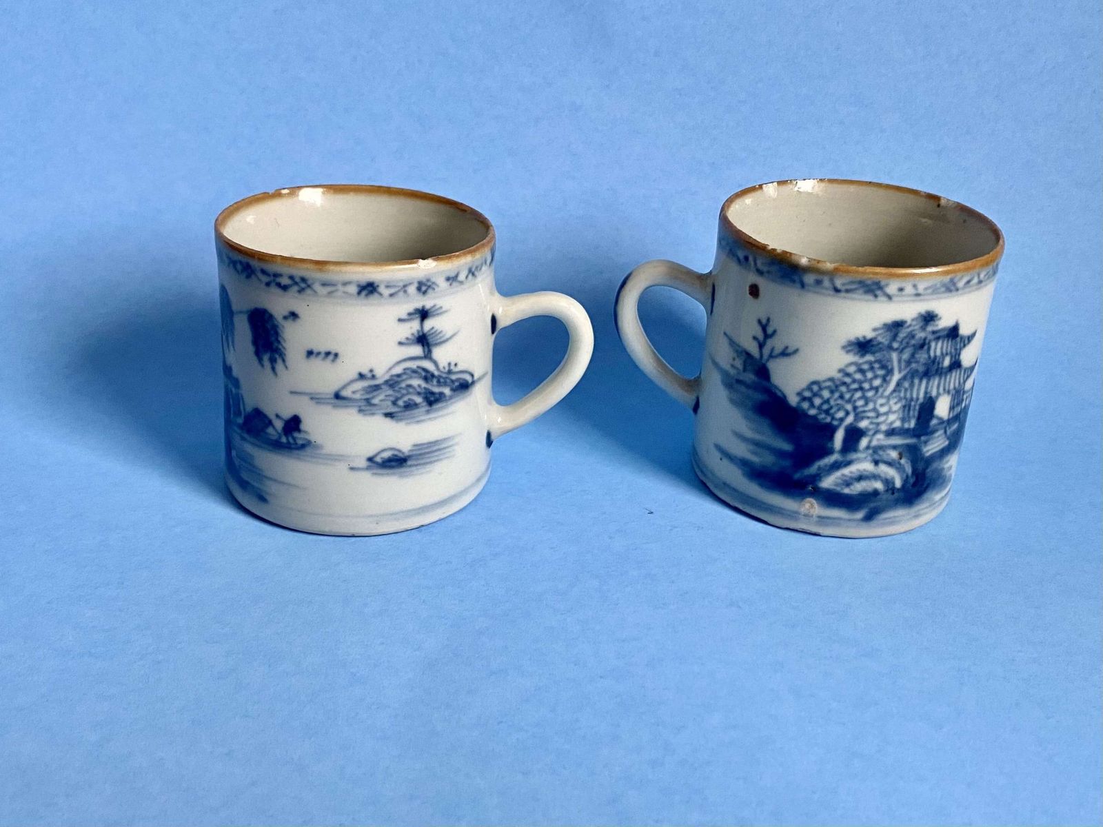 A Pair Of 18th Century Chinese Blue And White Porcelain Mugs photo vinterior