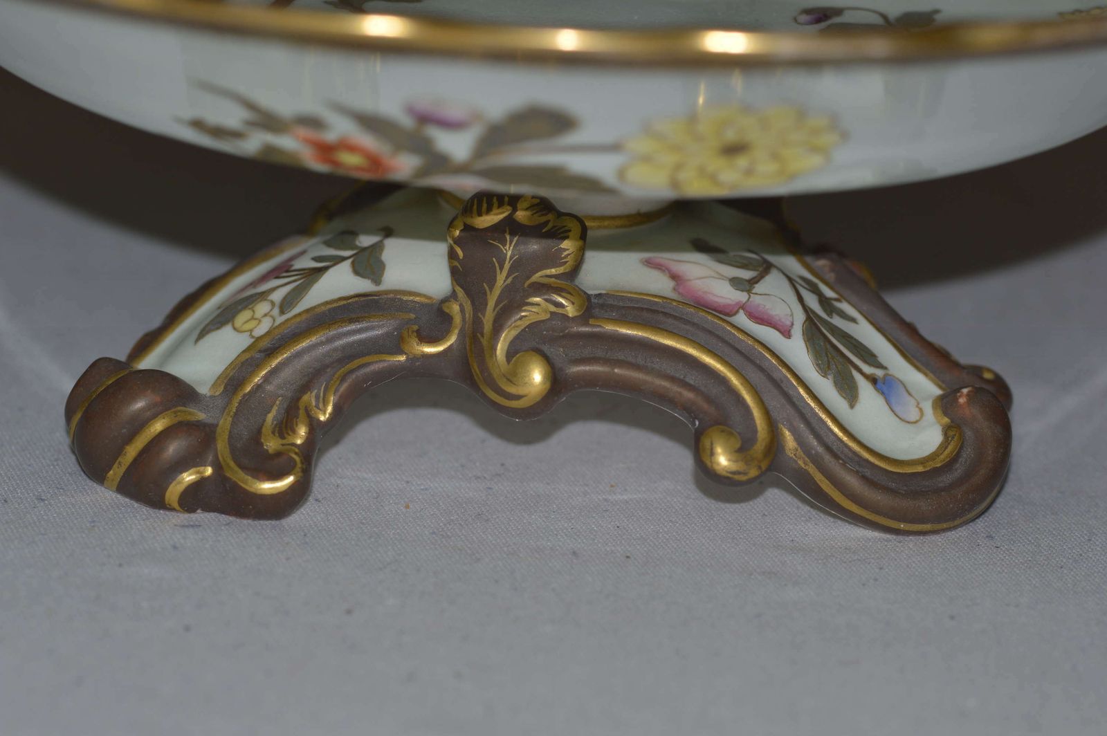 photo furniture A Stunning Pair 1885 Royal Worcester Porcelain Pedestal Dishes / Tazza