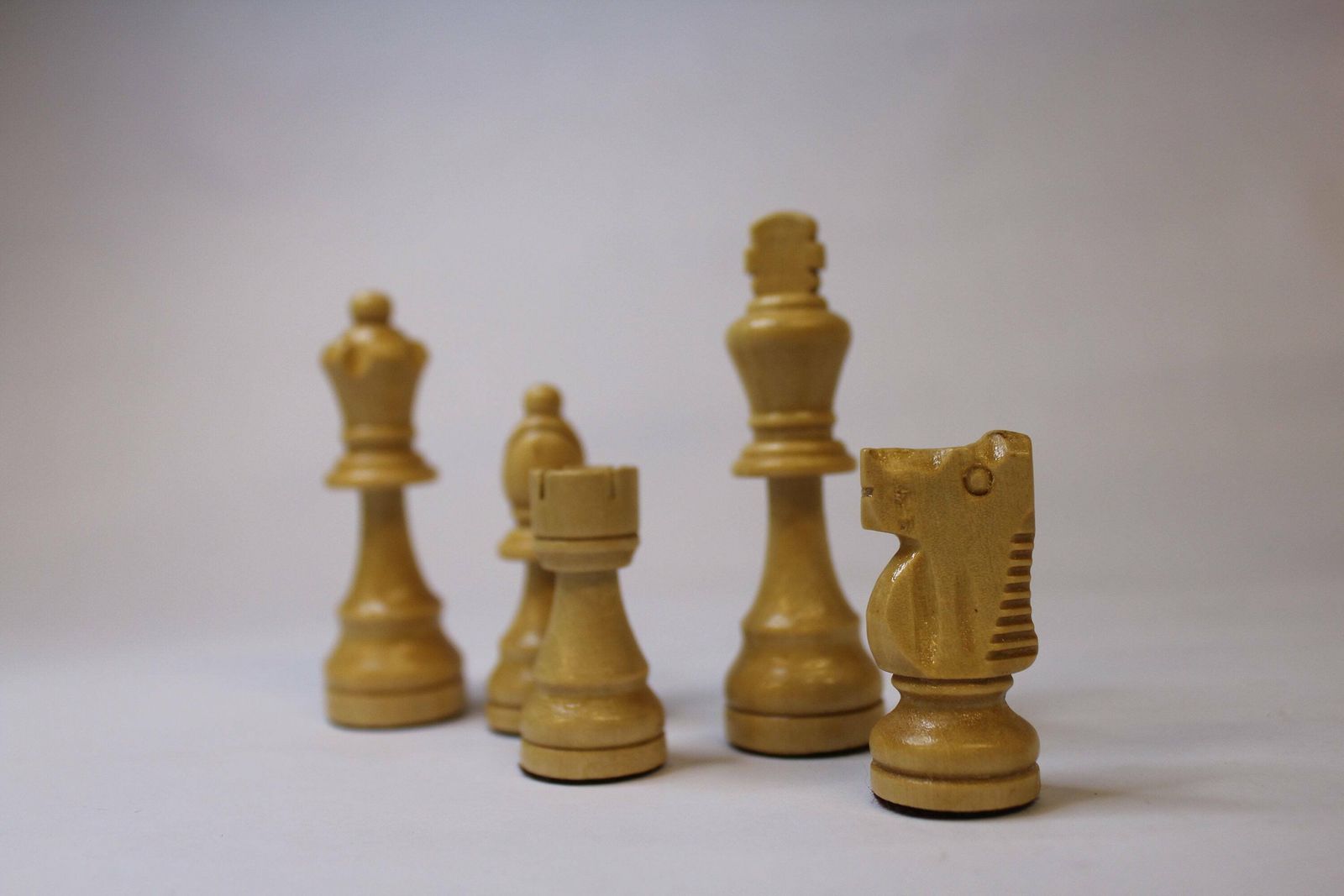 Vintage Quality Wooden Chess Set In A Wooden Box With A Knotted Grain Lid photo vintage