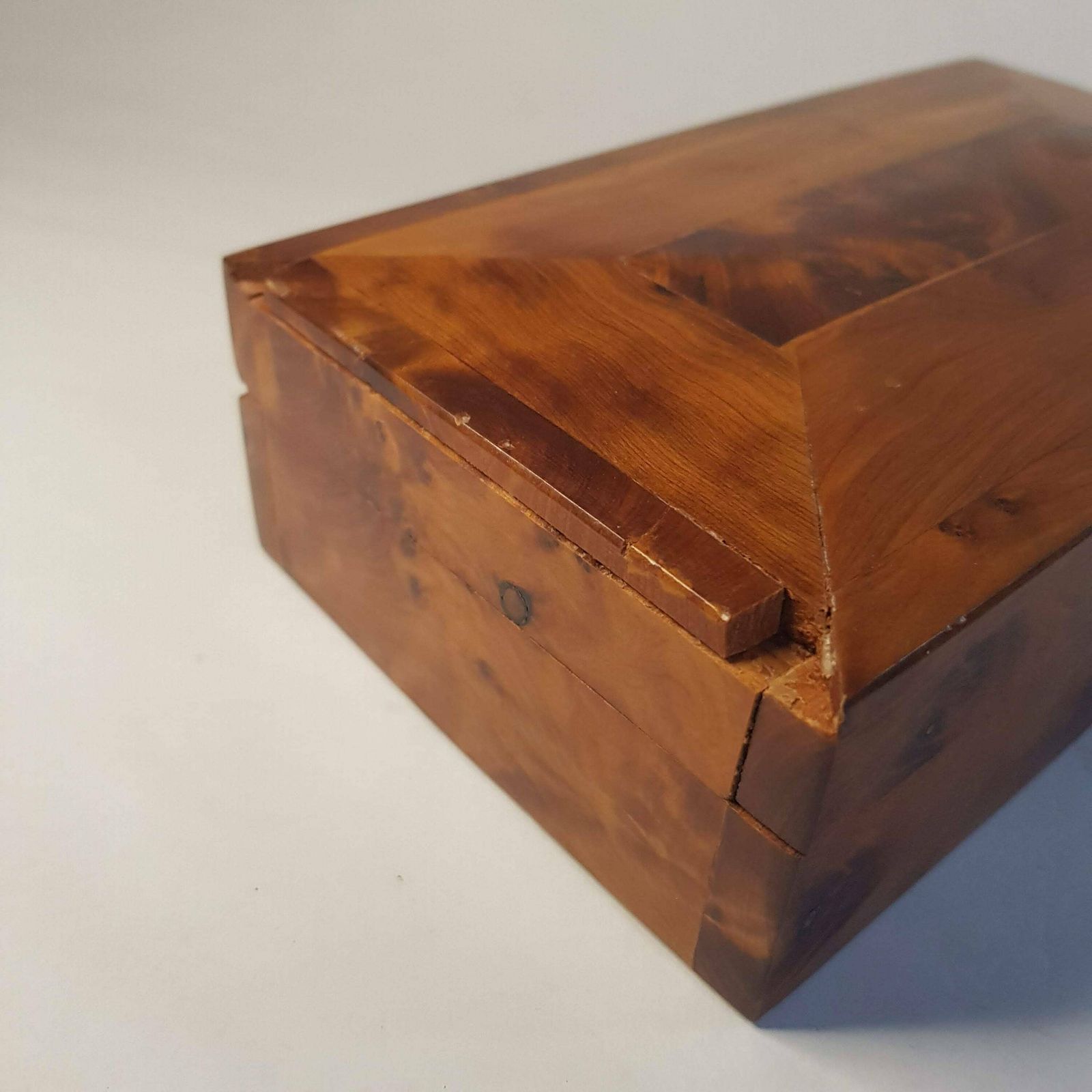 Vintage Wooden Chess Set In A Burr Walnut Case photo Home Decor