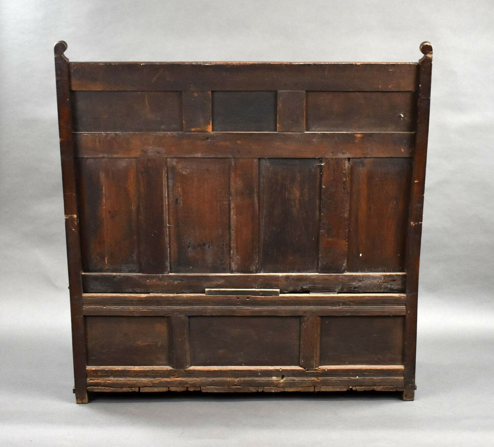 18th Century Carved Oak Settle photo vinterior