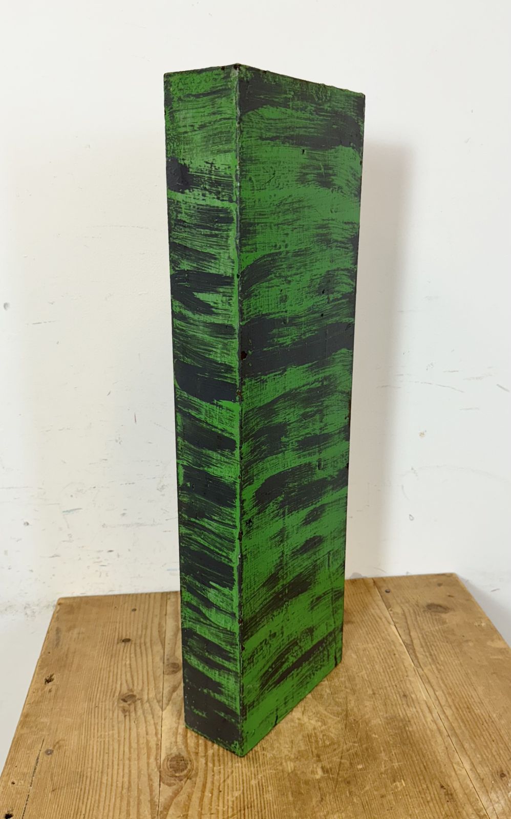 Large Vintage Green Iron Facade Letter I , 1970s photo vinterior