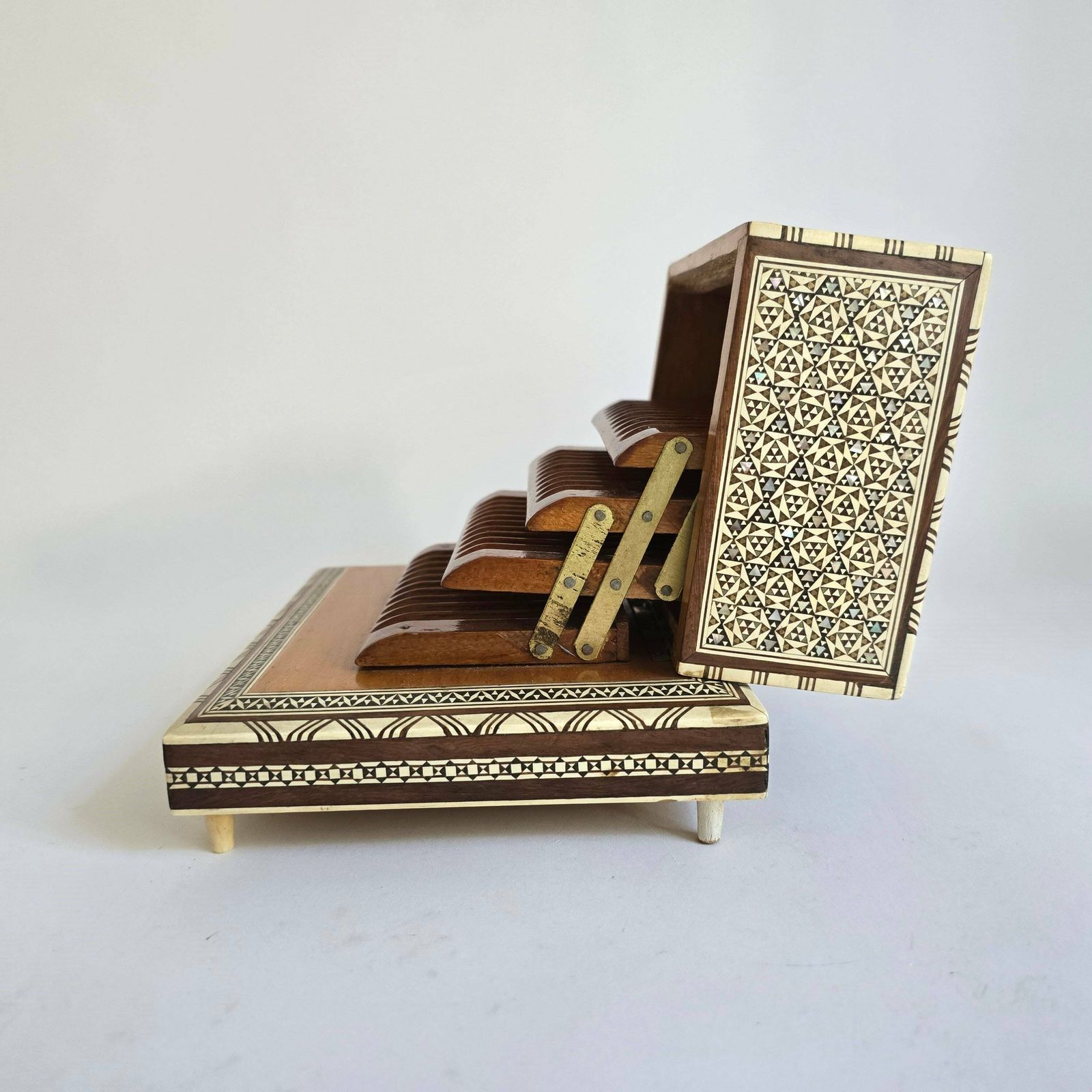 Vintage Antiek Sigarettendoosje Met Fraai Parelmoer  En Messing Inlegwerk photo buy