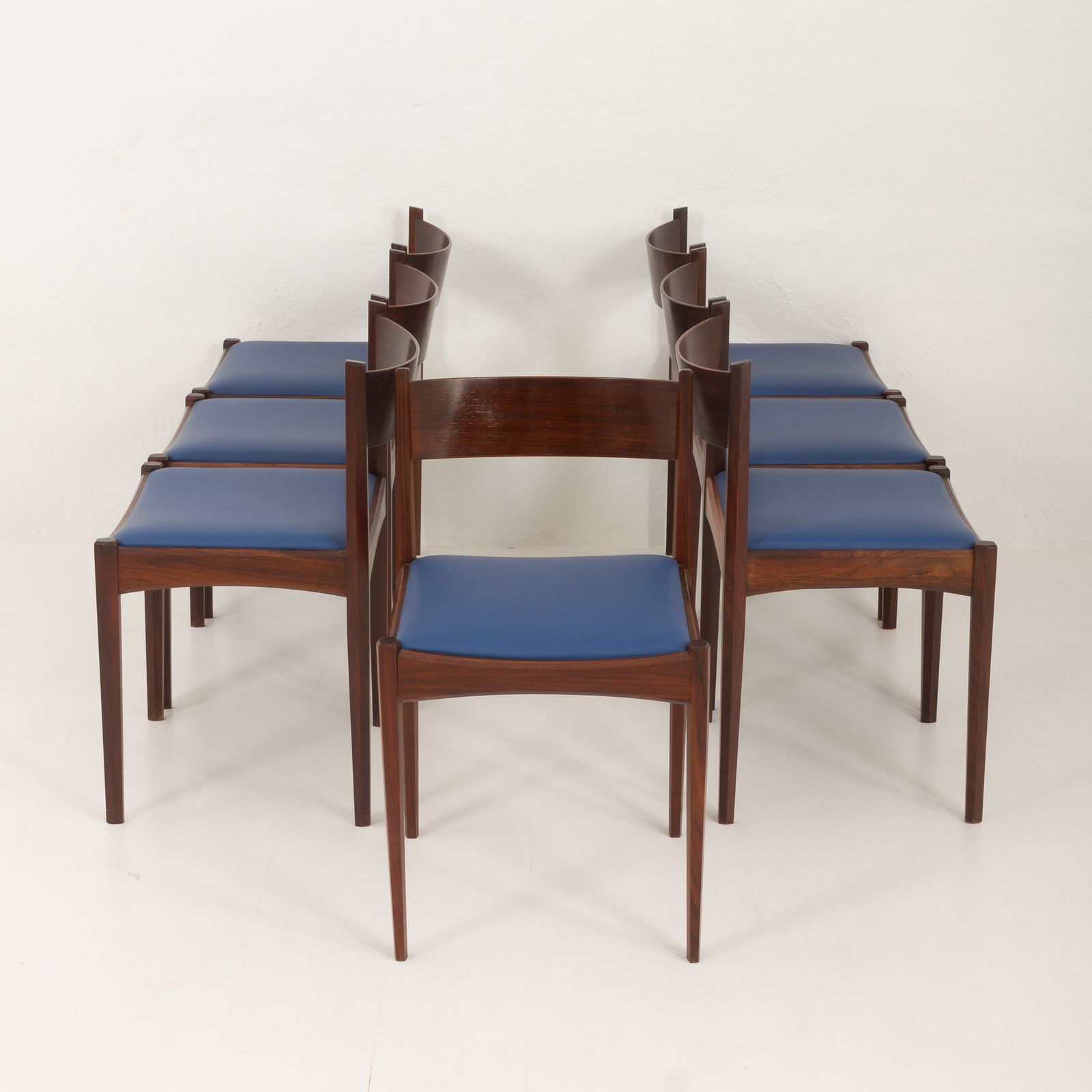 photo furniture Ico Parisi And Louisa Parisi Set Of 6 Rosewood Chairs For Mim, 1950s