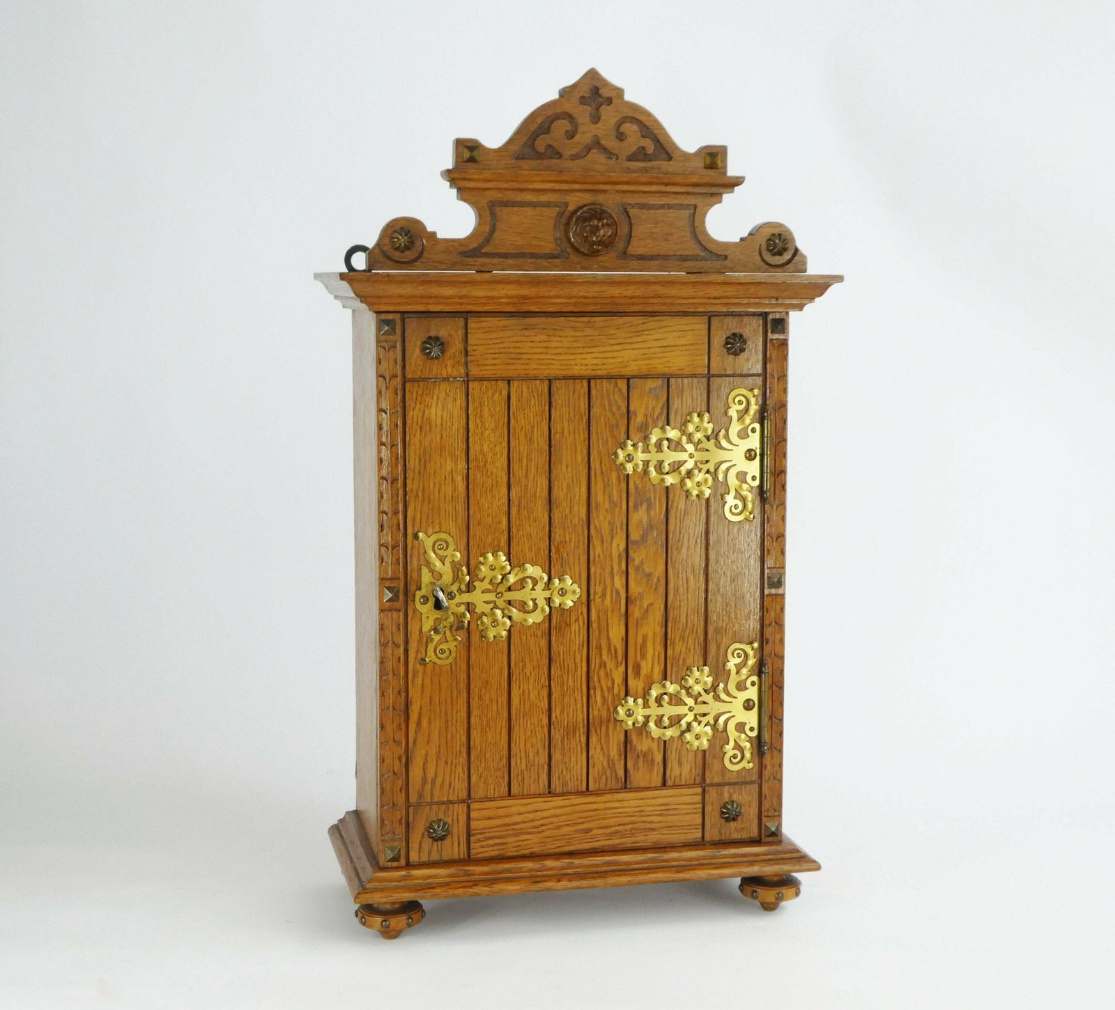 Fantastic Wooden Vintage Small Cabinet With Ornaments & Lion Head, Neo Gothic Apothecary On 4 Legs, Display With Door And Lock With Key