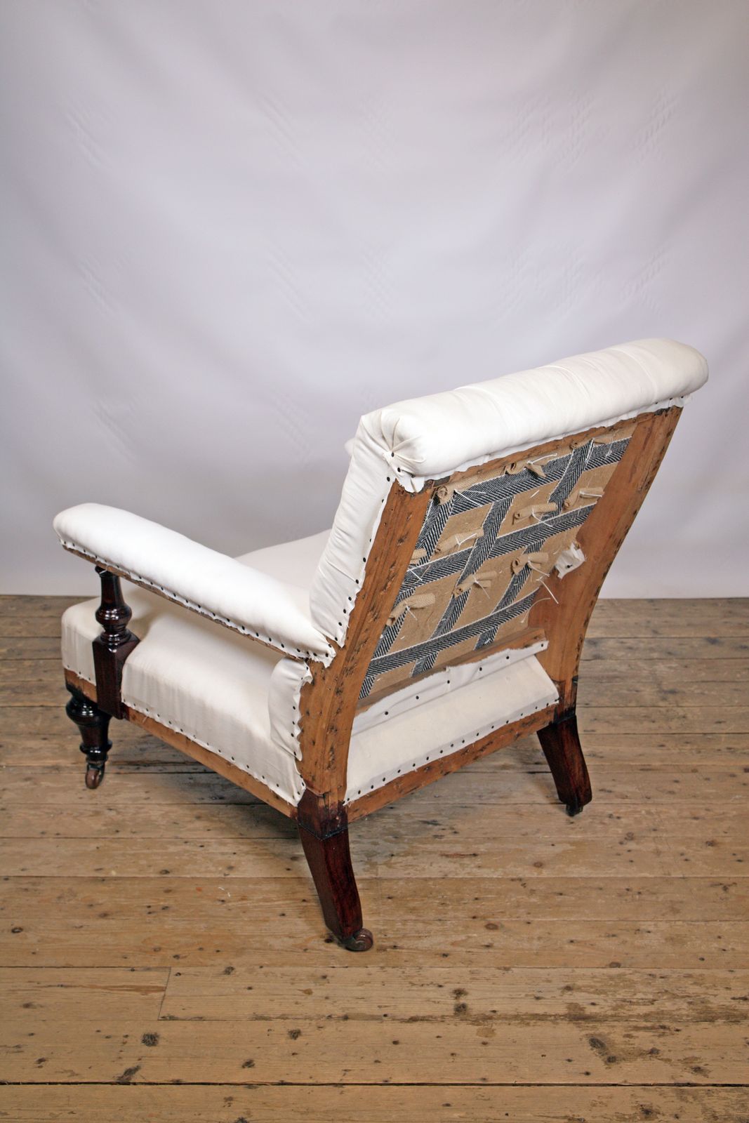 A Refined 19th Century Country House Buttonback Open Armchair photo vinterior