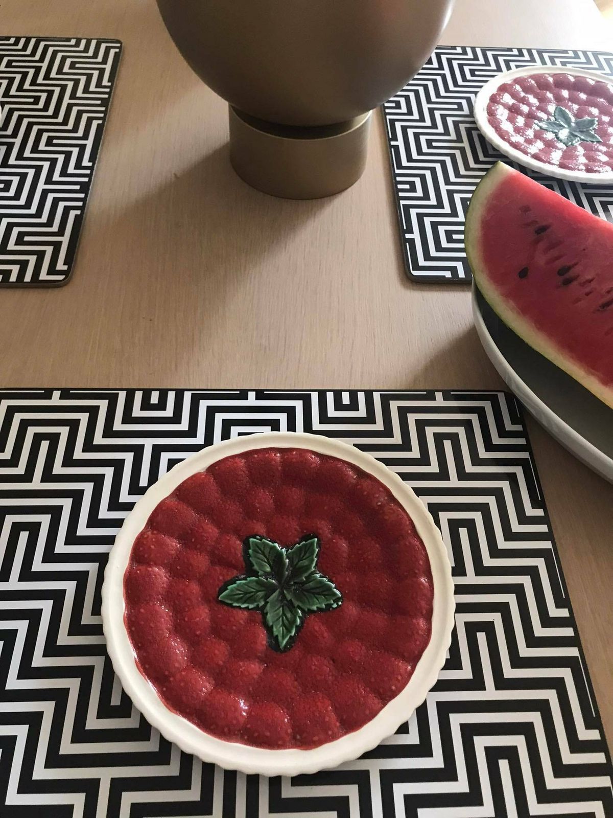 photo furniture 6 Barbotine Dessert Or Entree Or Cheese Plates Pattern Strawberry Silea France Red Green Decor French Table Kitchen Decor Gift