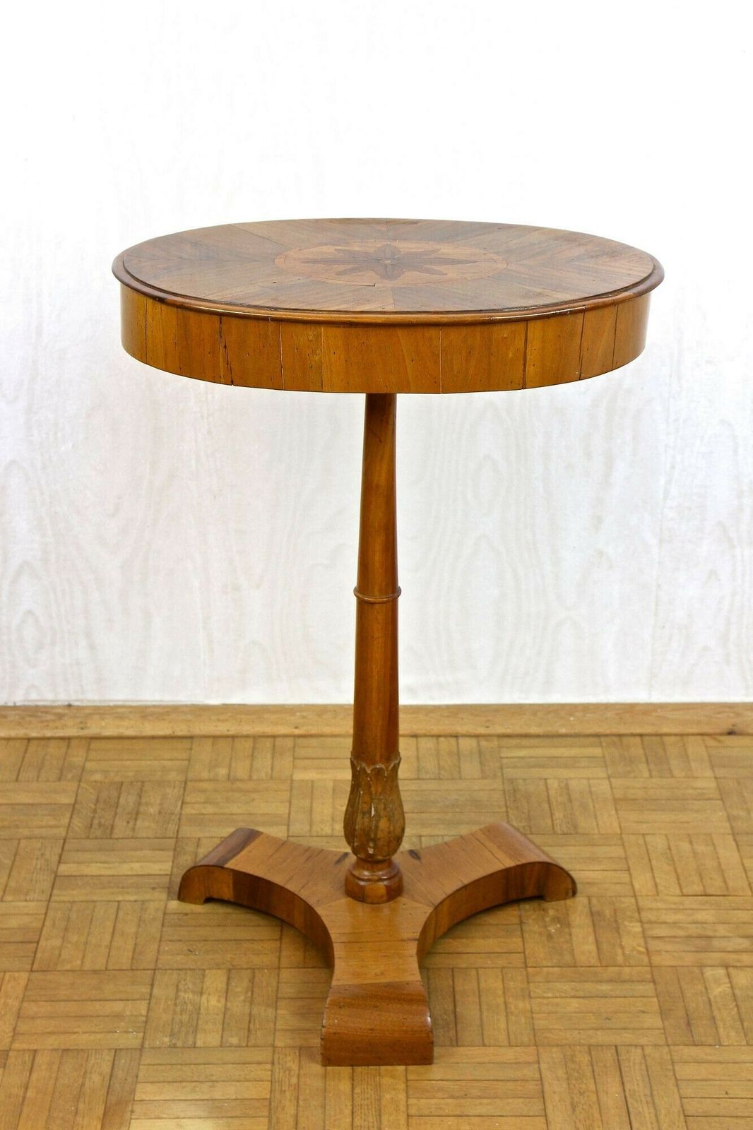 photo vintage Pair Of 19th Century Biedermeier Side Tables, Nut / Cherrywood   At Ca. 1830