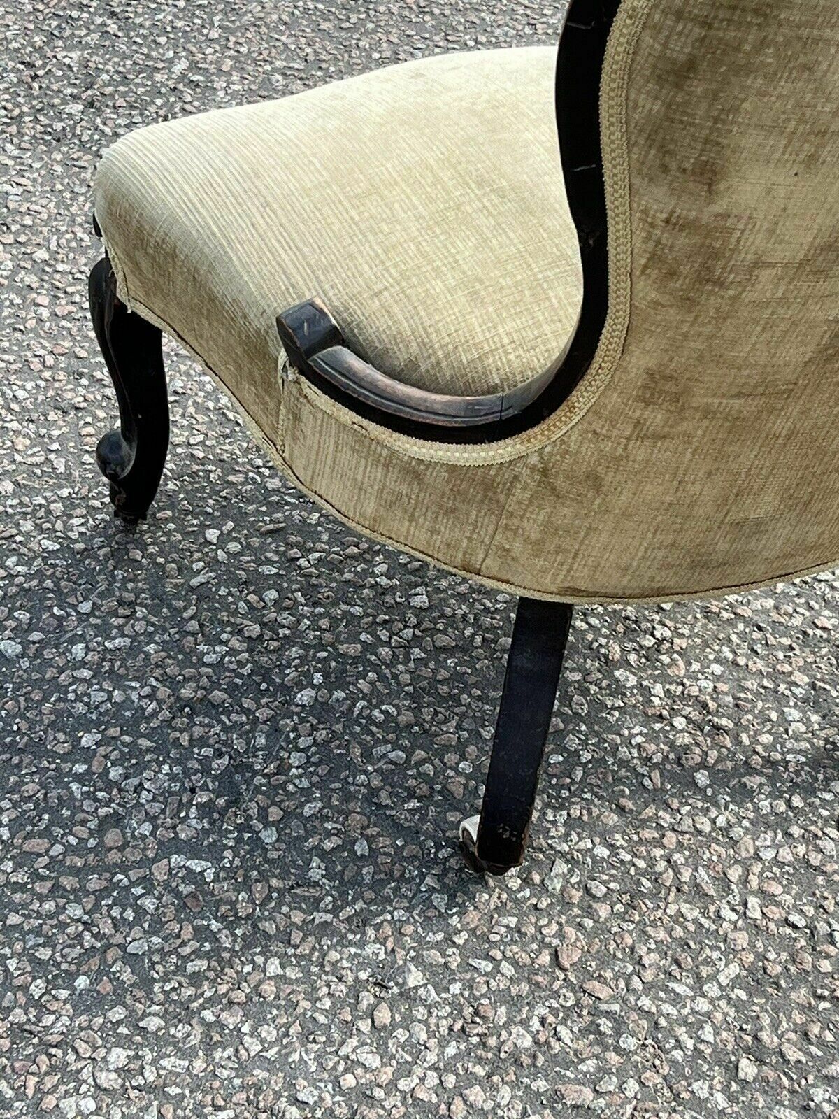 Victorian Chair. On White Porcelain Castors. photo vinterior