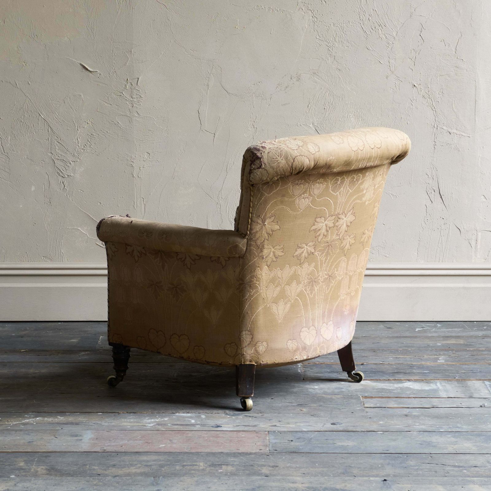Antique Woodstock Style Chair   Nouveau Fabric. photo Furniture