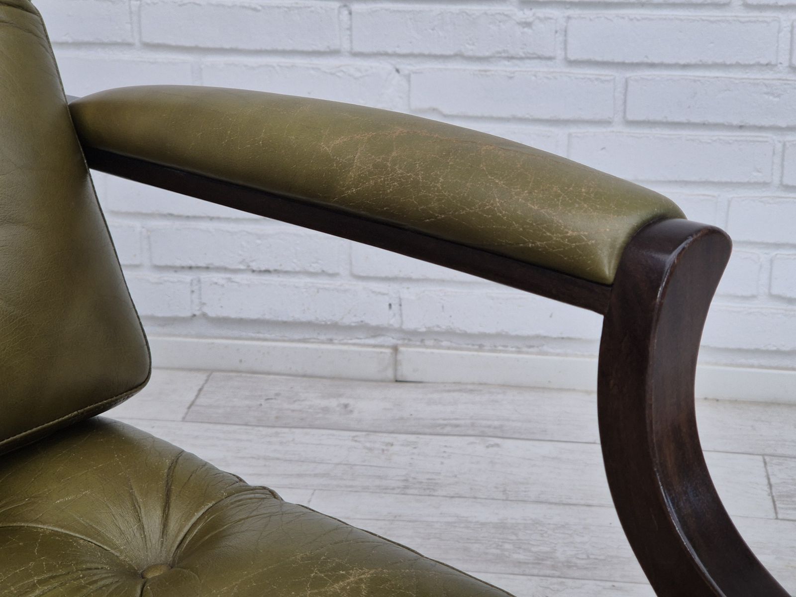 1970s, Scandinavian 2 Seater Sofa In Original Condition, Green Furniture Leather, Solid Teak Wood. photo vinterior