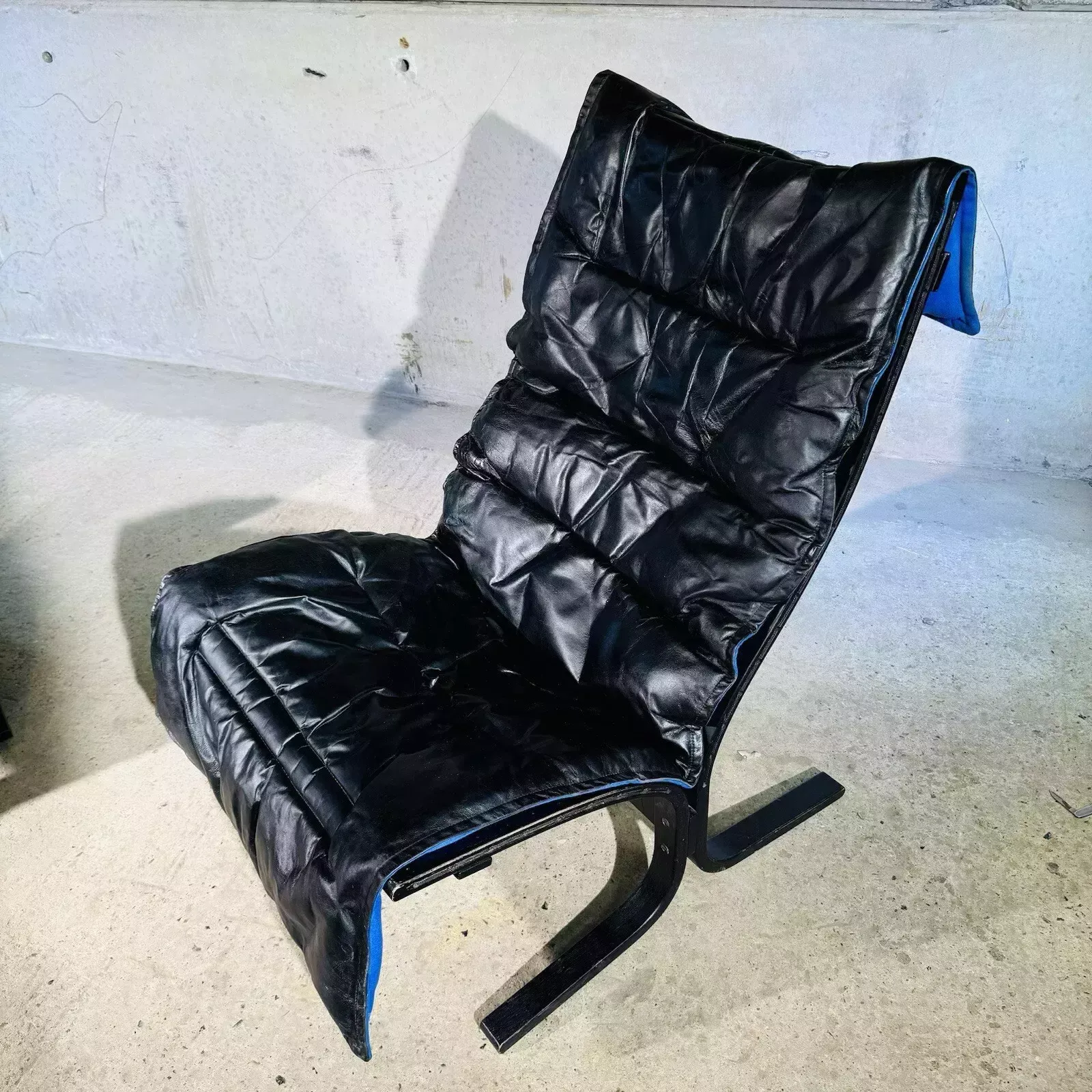 Pair Of Easy Chairs Black Leather By Westnofa, Norway 1970 Bentwood Frame photo vinterior