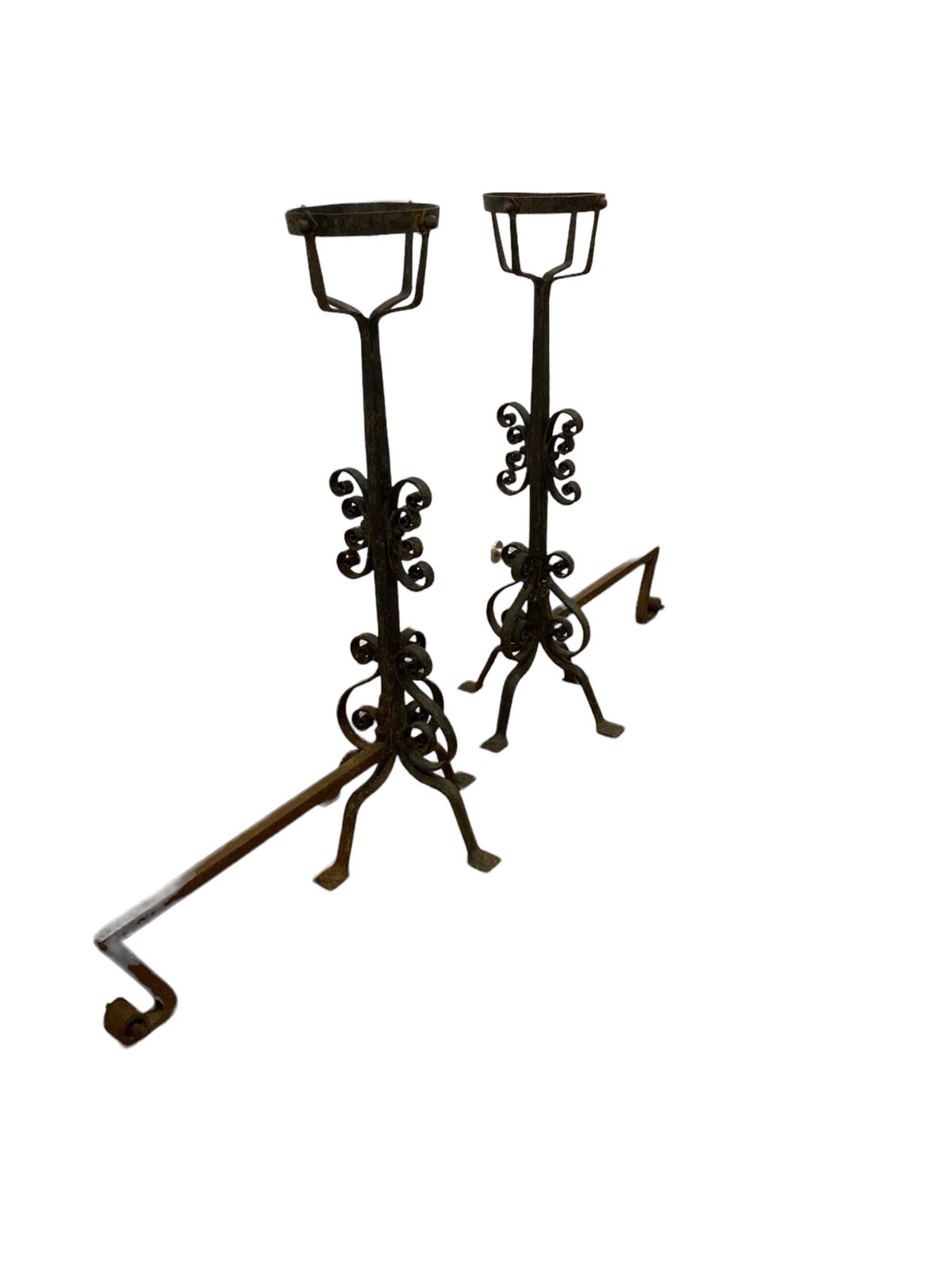 photo vintage A Pair Of Large French Wrought Iron Fire Dogs With Large Fire Baskets