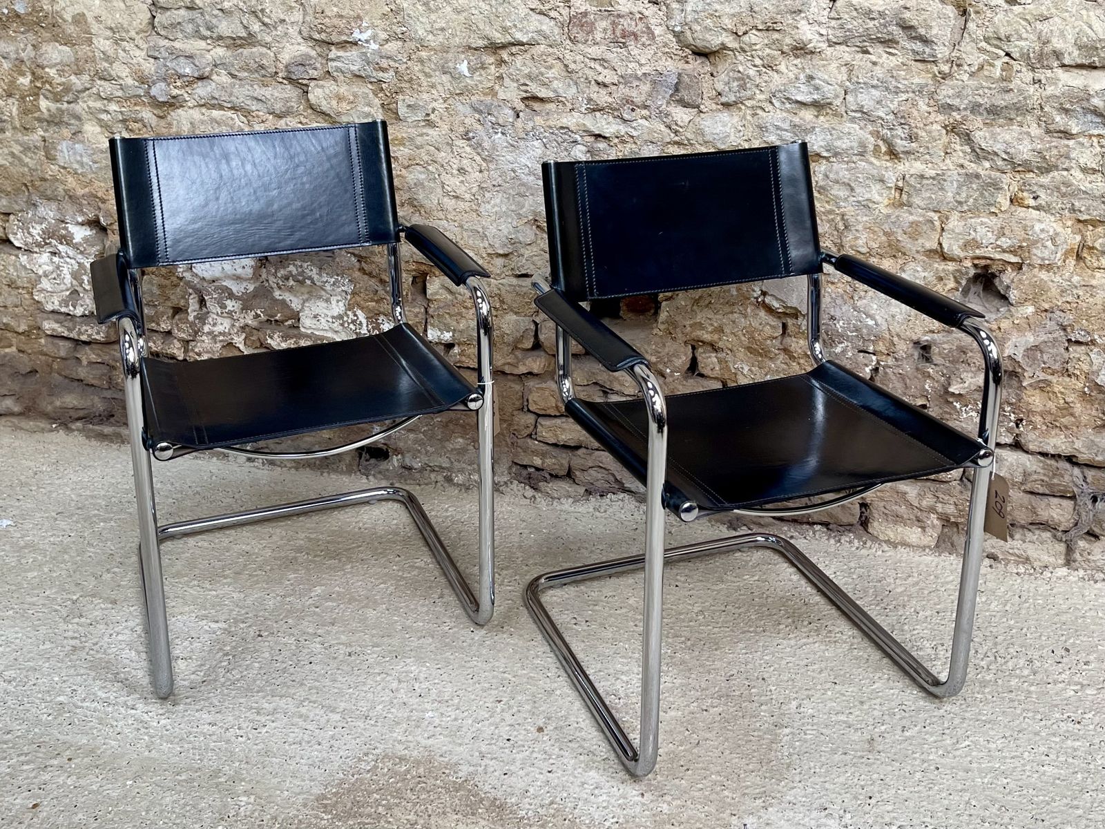 photo furniture Pair Of Matteo Grassi Occasional Desk Visitor 2 Dining Bauhaus Chrome Leather Mart Stam Marcel Breuer Two S34 Chairs