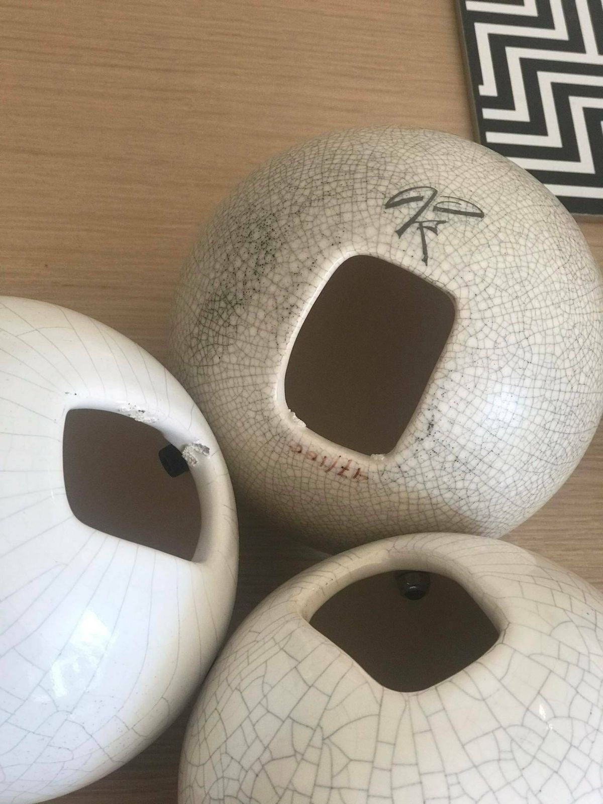 Fruitschaal Middelpunt – Gesigneerd Gekrakeleerd Keramiek En Glas Op Driepoot, Art Pottery Holland, Vintage Jaren 80, Dutch Design photo vintage