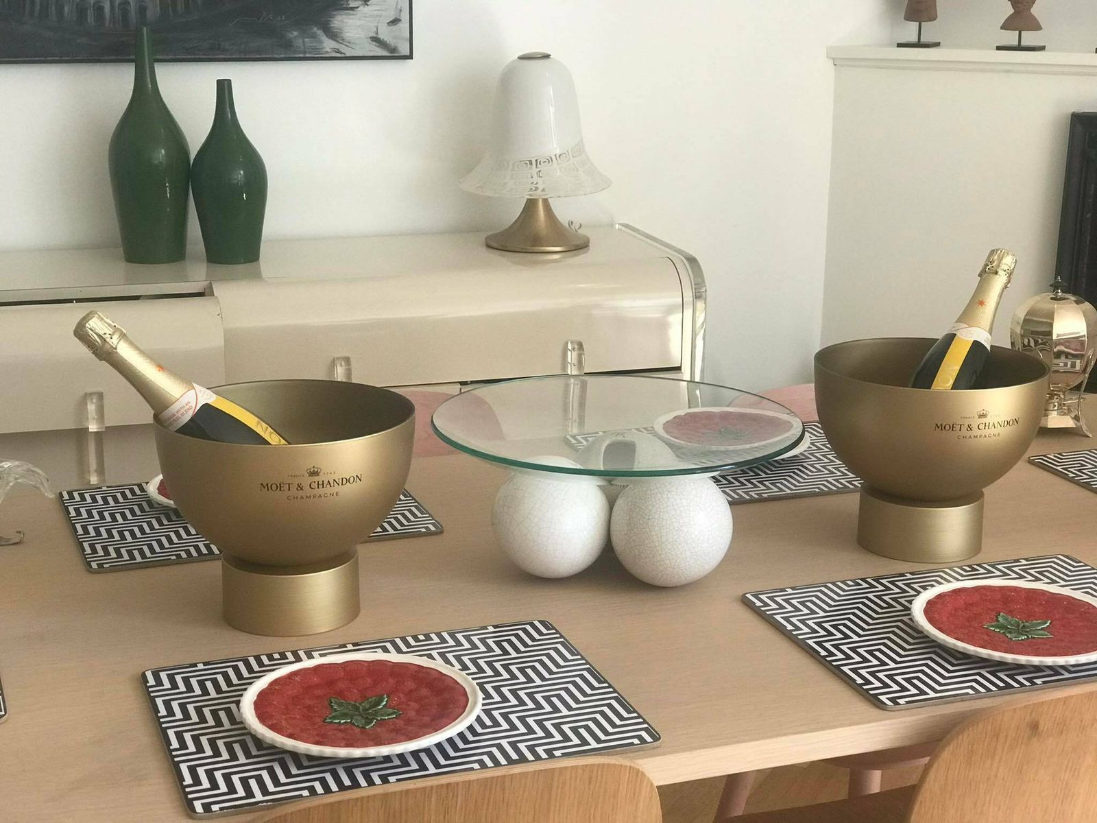 photo furniture Fruitschaal Middelpunt – Gesigneerd Gekrakeleerd Keramiek En Glas Op Driepoot, Art Pottery Holland, Vintage Jaren 80, Dutch Design