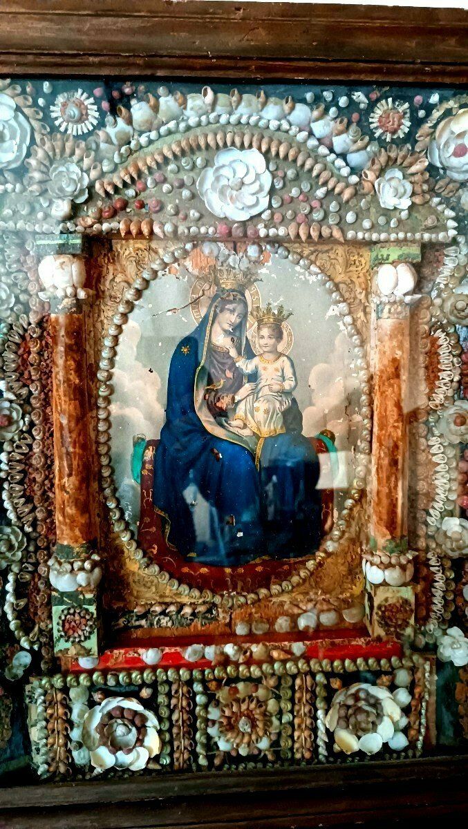 Large Execution Of The Madonna In A Setting Of Coral And Shells, 19th Century photo Art