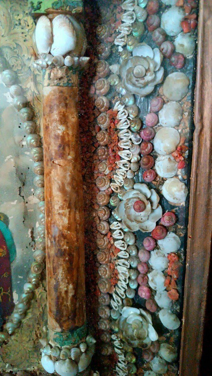 photo furniture Large Execution Of The Madonna In A Setting Of Coral And Shells, 19th Century