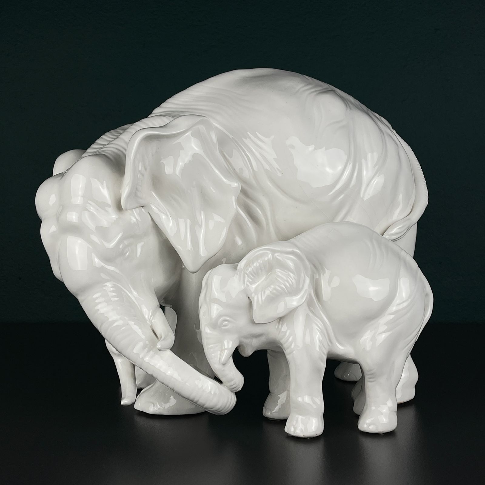 White Porcelain Figurine Elephant And Baby By Artepiu Este, Italy 1990s