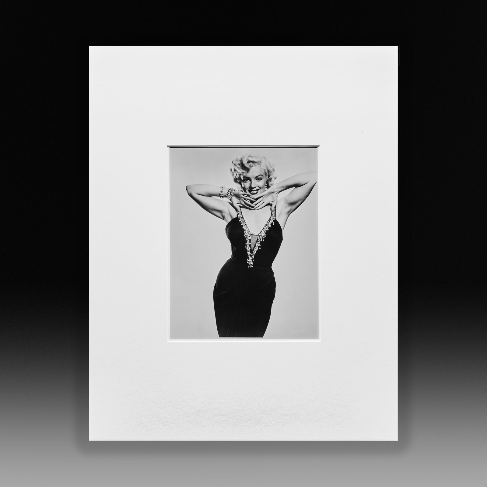 Marilyn Monroe Classic Publicity Photograph   Hourglass Temptress