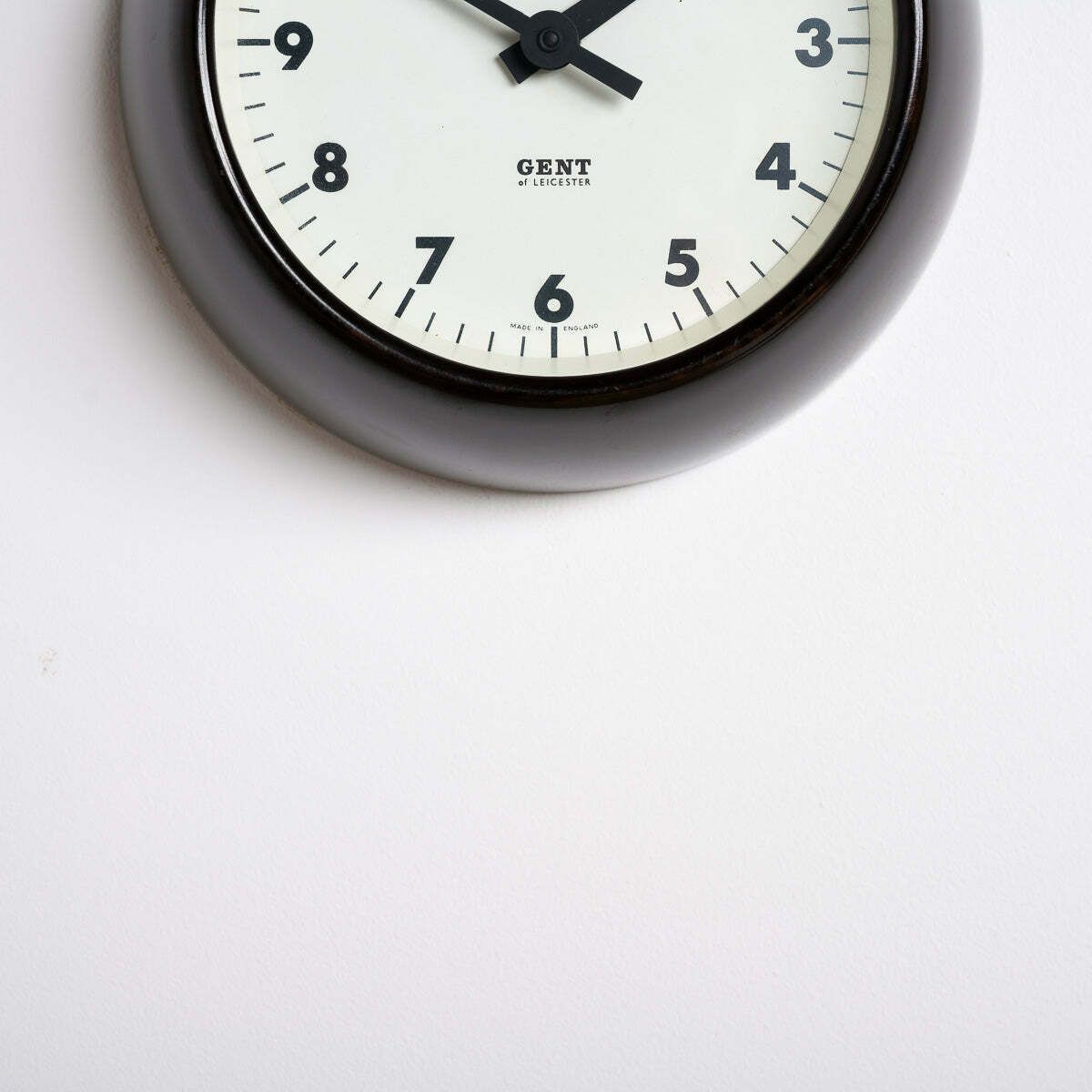 245.0 Rare Extra Small Vintage Bakelite Wall Clock By Gent Of Leicester   Ig221303n photo