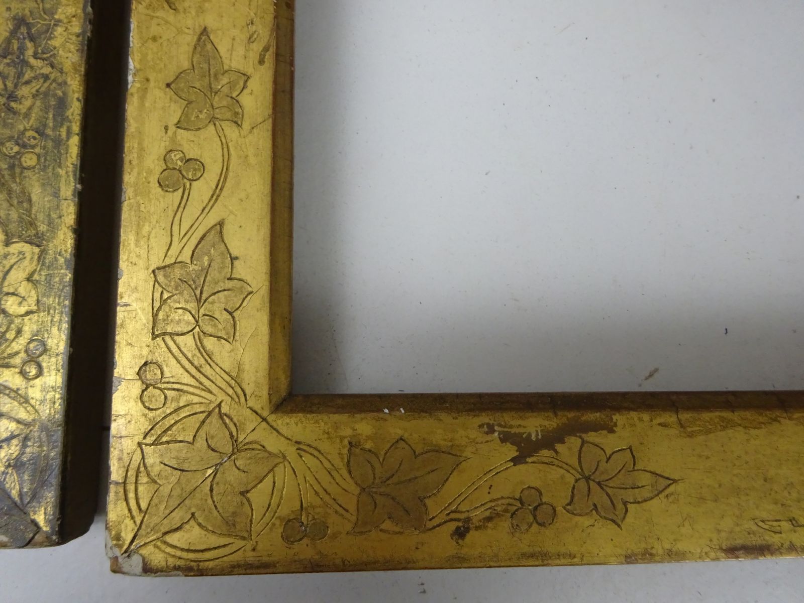 photo vinterior Set Of 4 Antique Gilt Gesso Hunting Theme Picture Frames Rare Find As Found