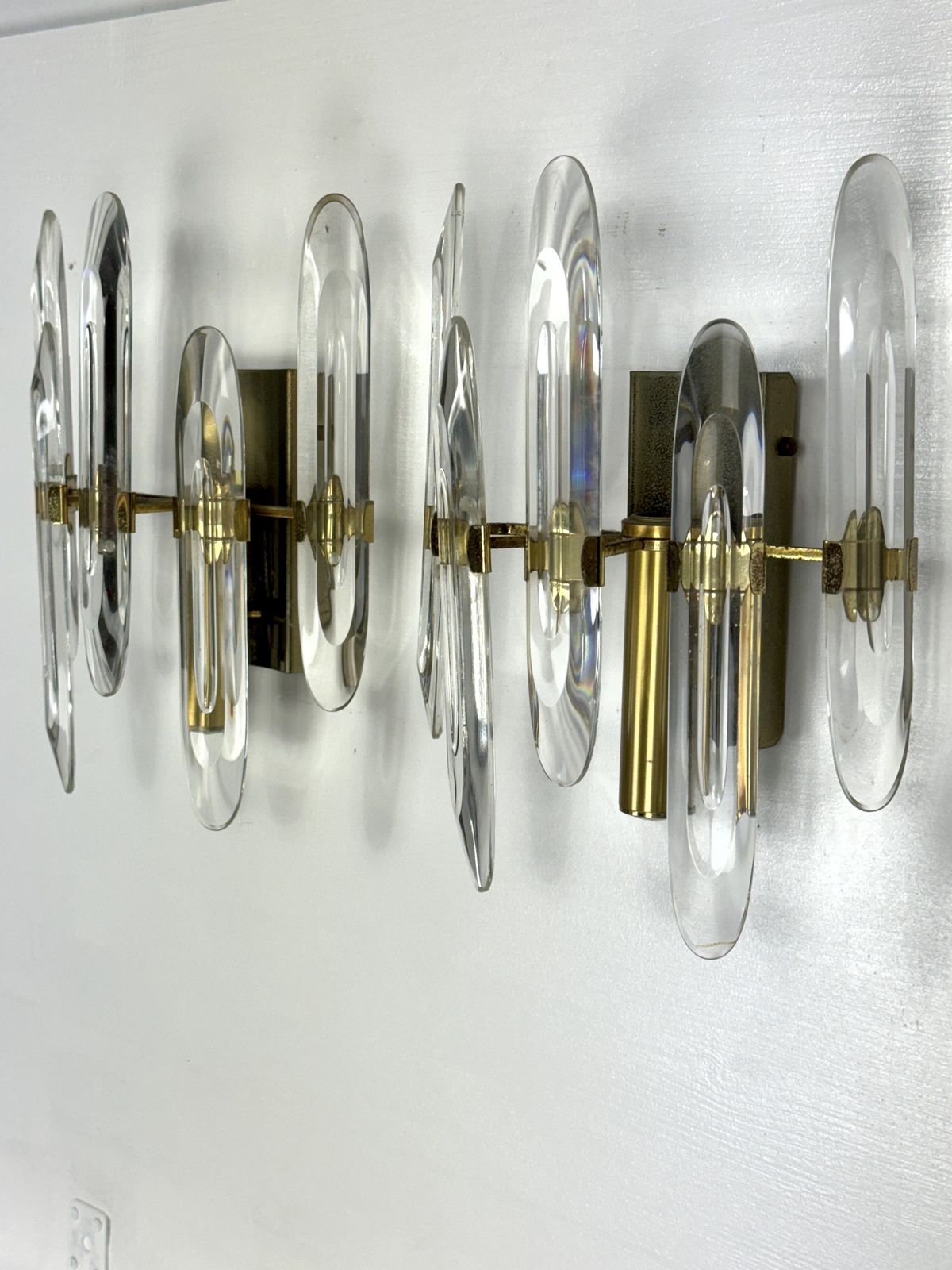 Sciolari, Set Of Two Large Sconces In Glass And Gilded Brass. Italy 1970s photo vinterior